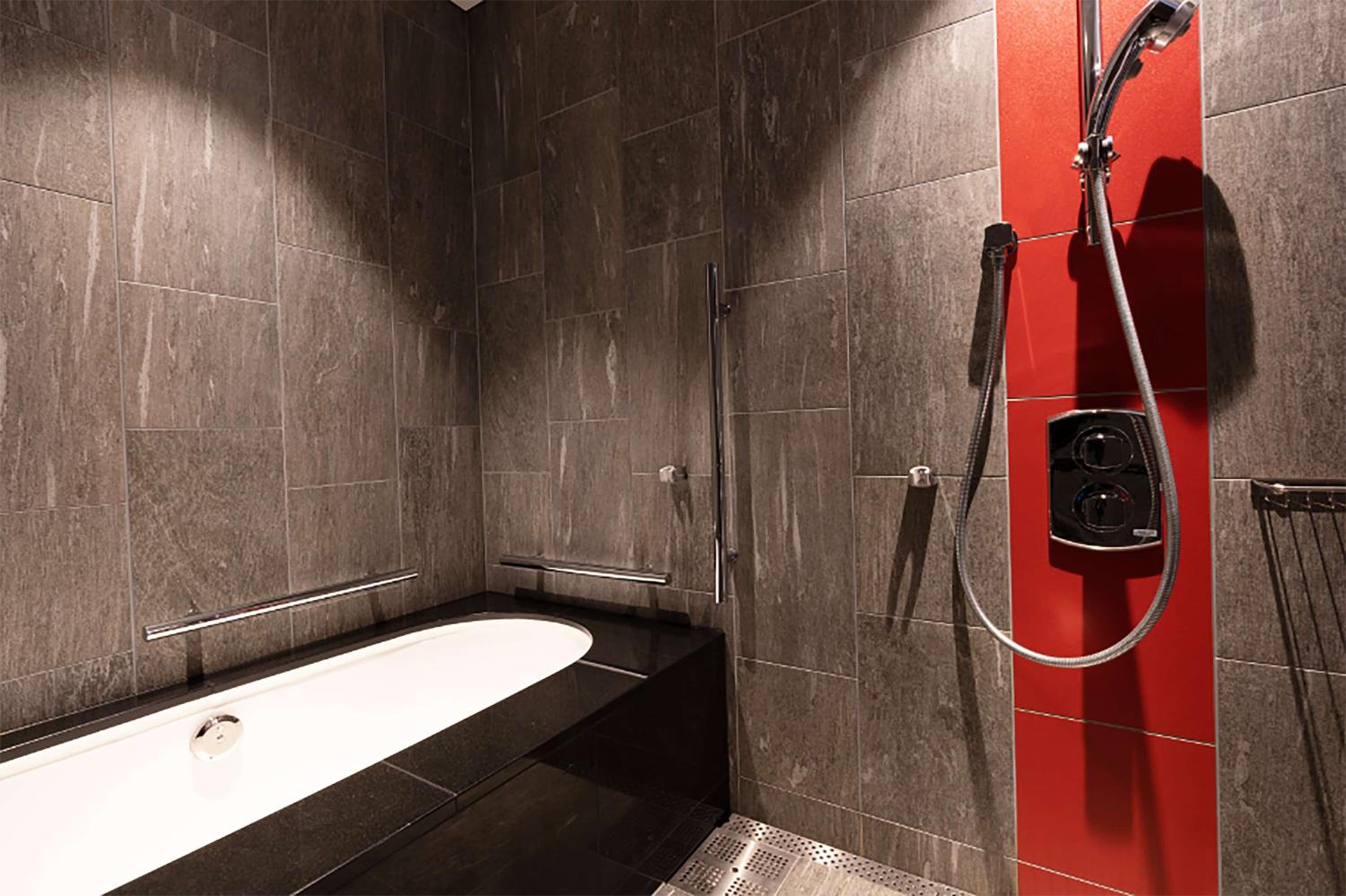 King Room - Mobility Accessible  - Photo 3