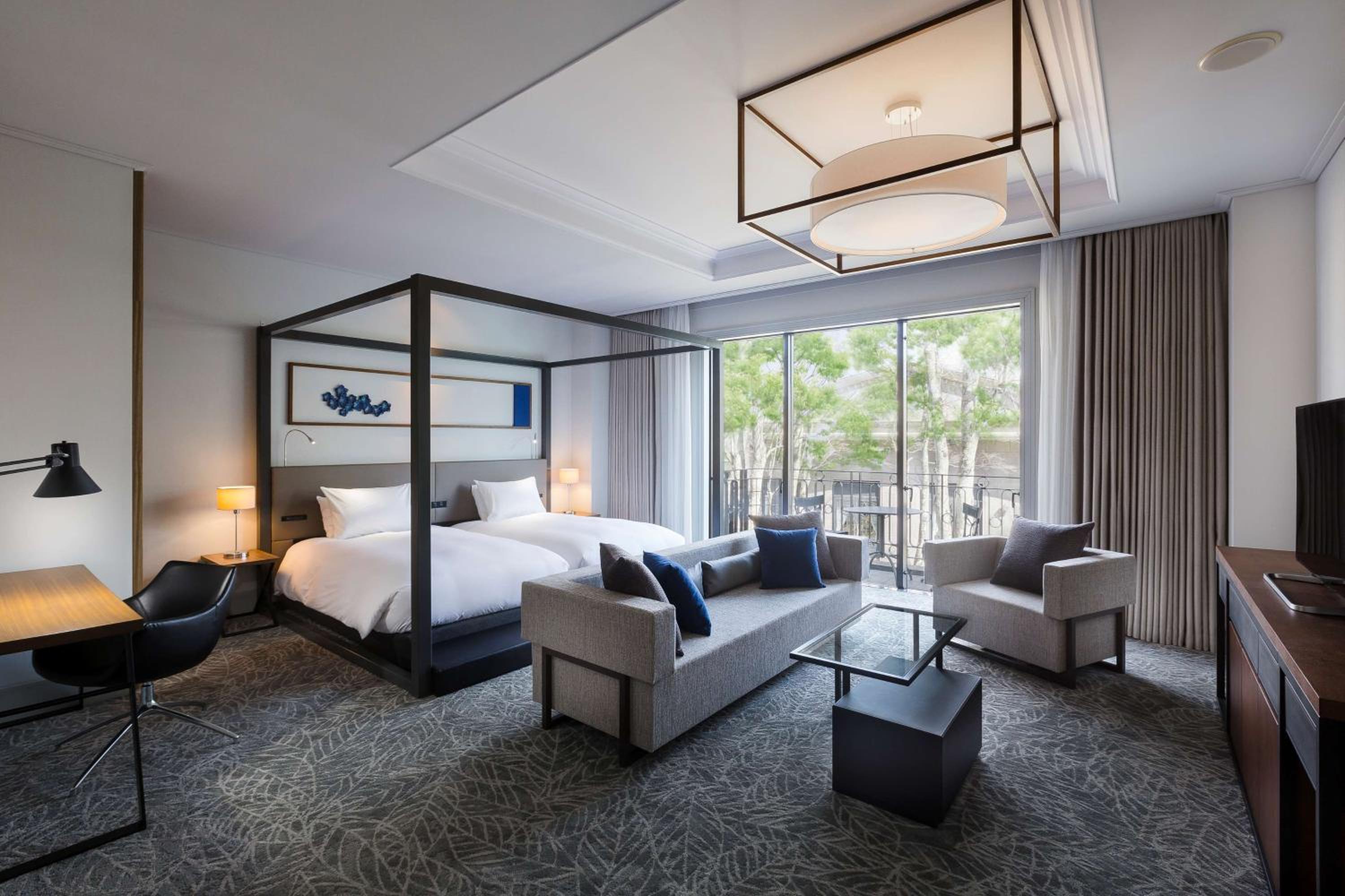 Courtyard Deluxe Twin Room with Balcony - Photo 5