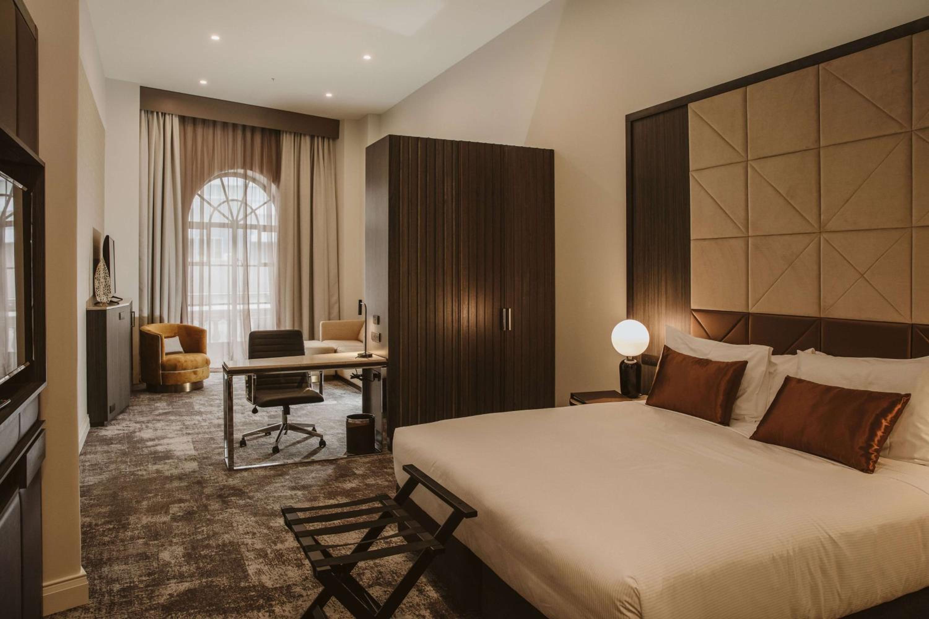 Junior King Suite