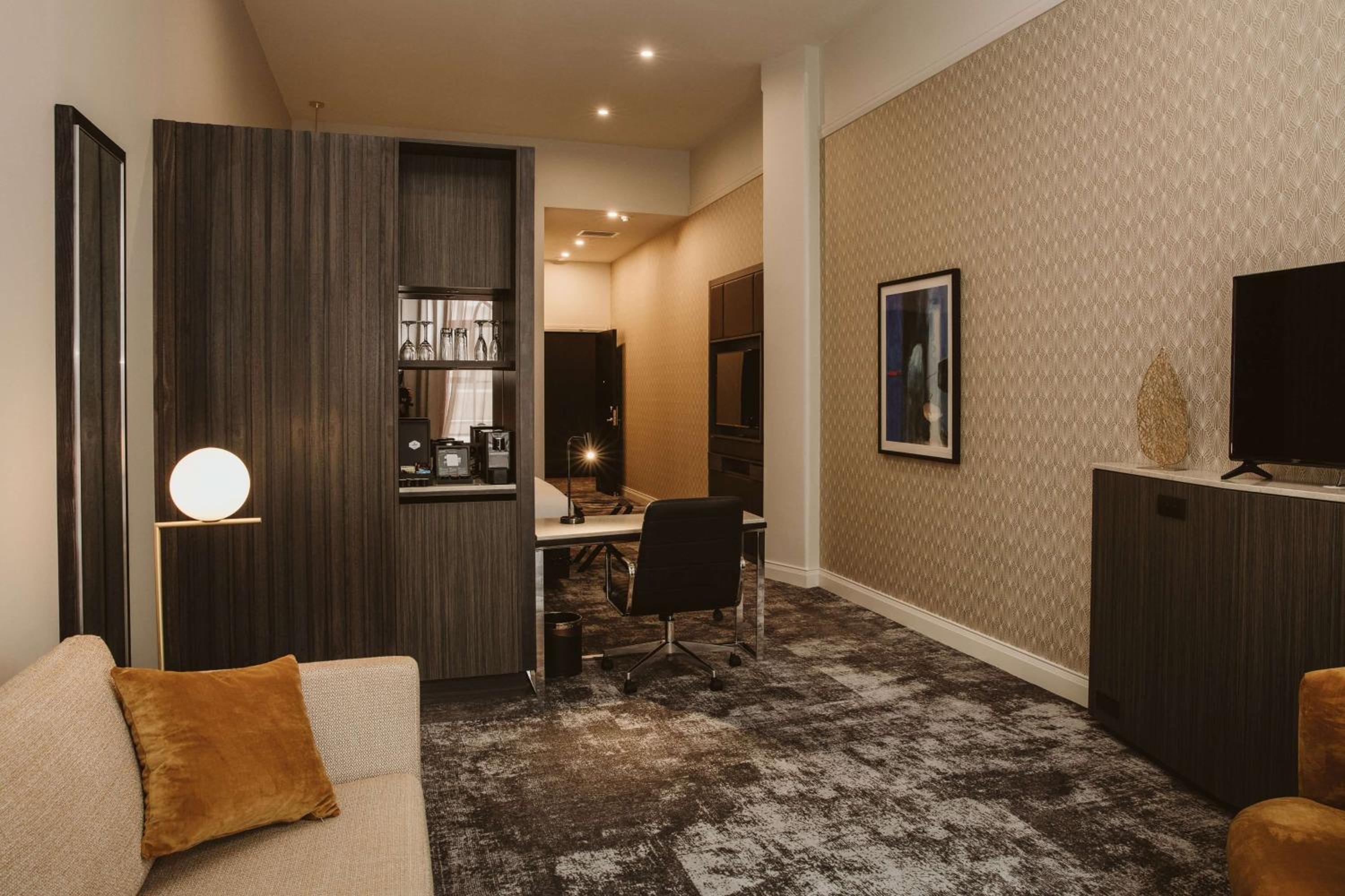Junior King Suite