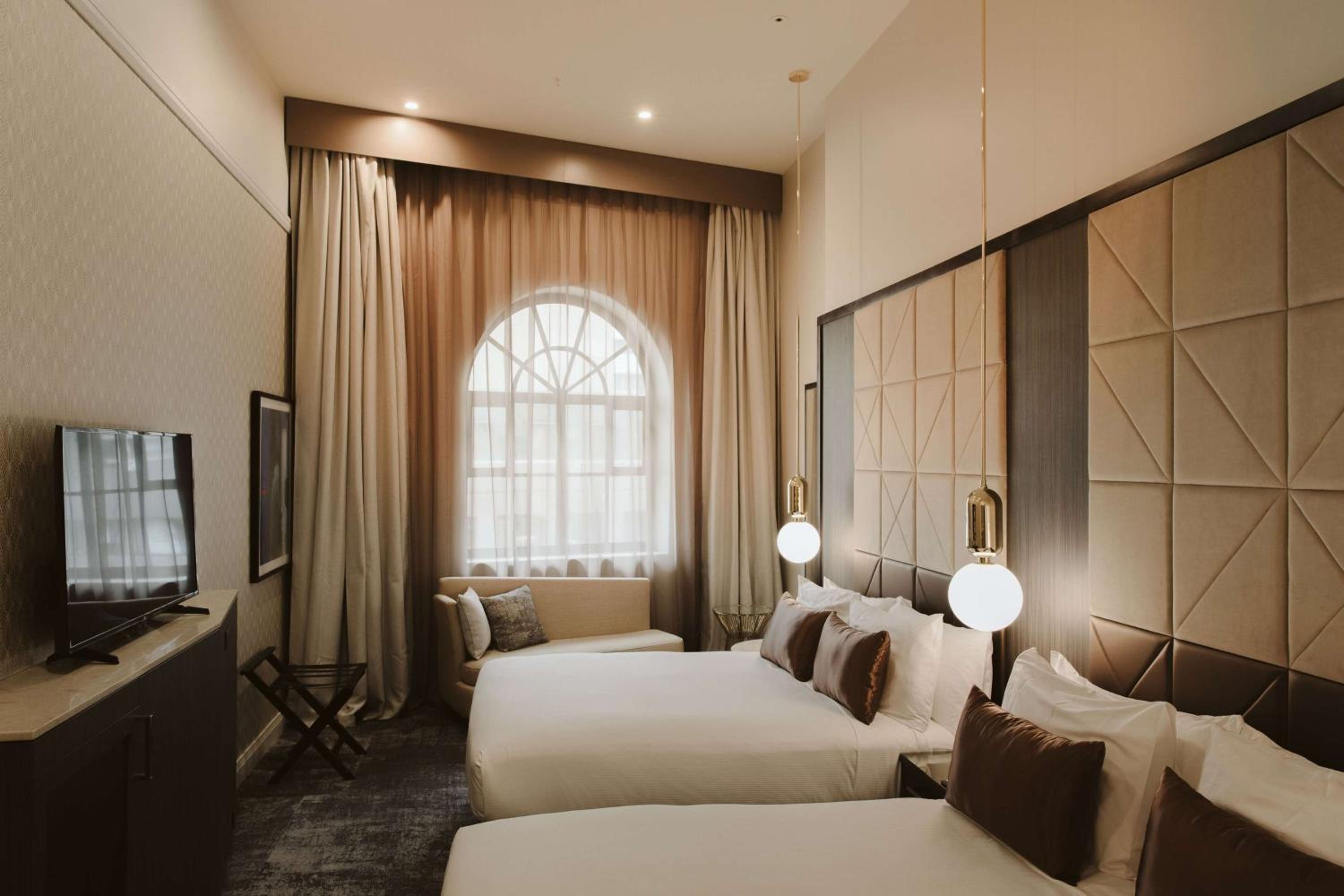 Deluxe Queen Room with Two Queen Beds thumbnail 5