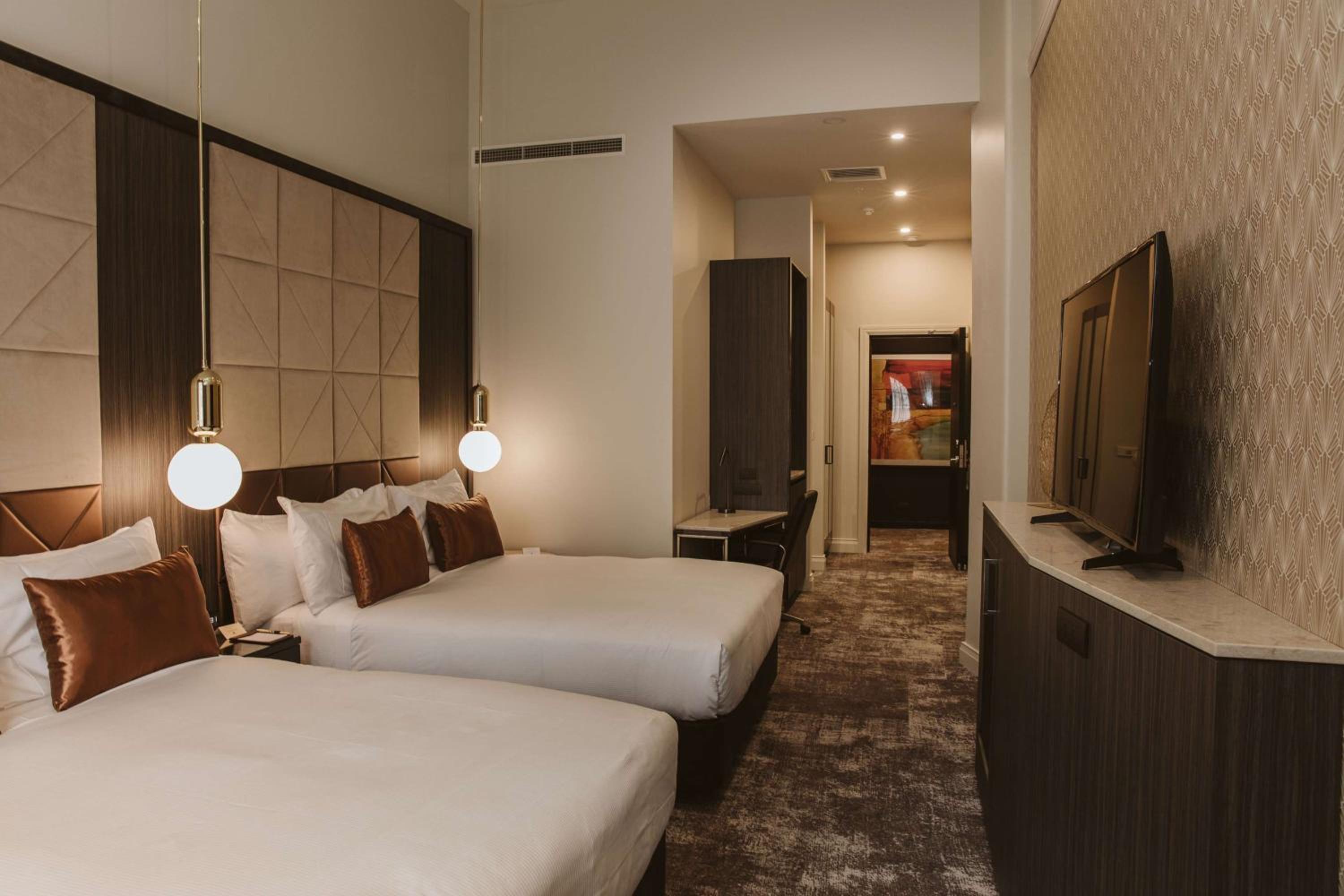 Deluxe Queen Room with Two Queen Beds thumbnail 6