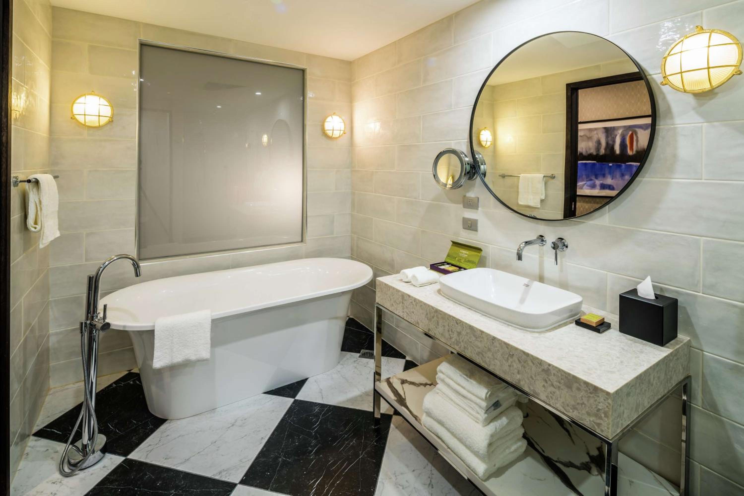 Junior King Suite
