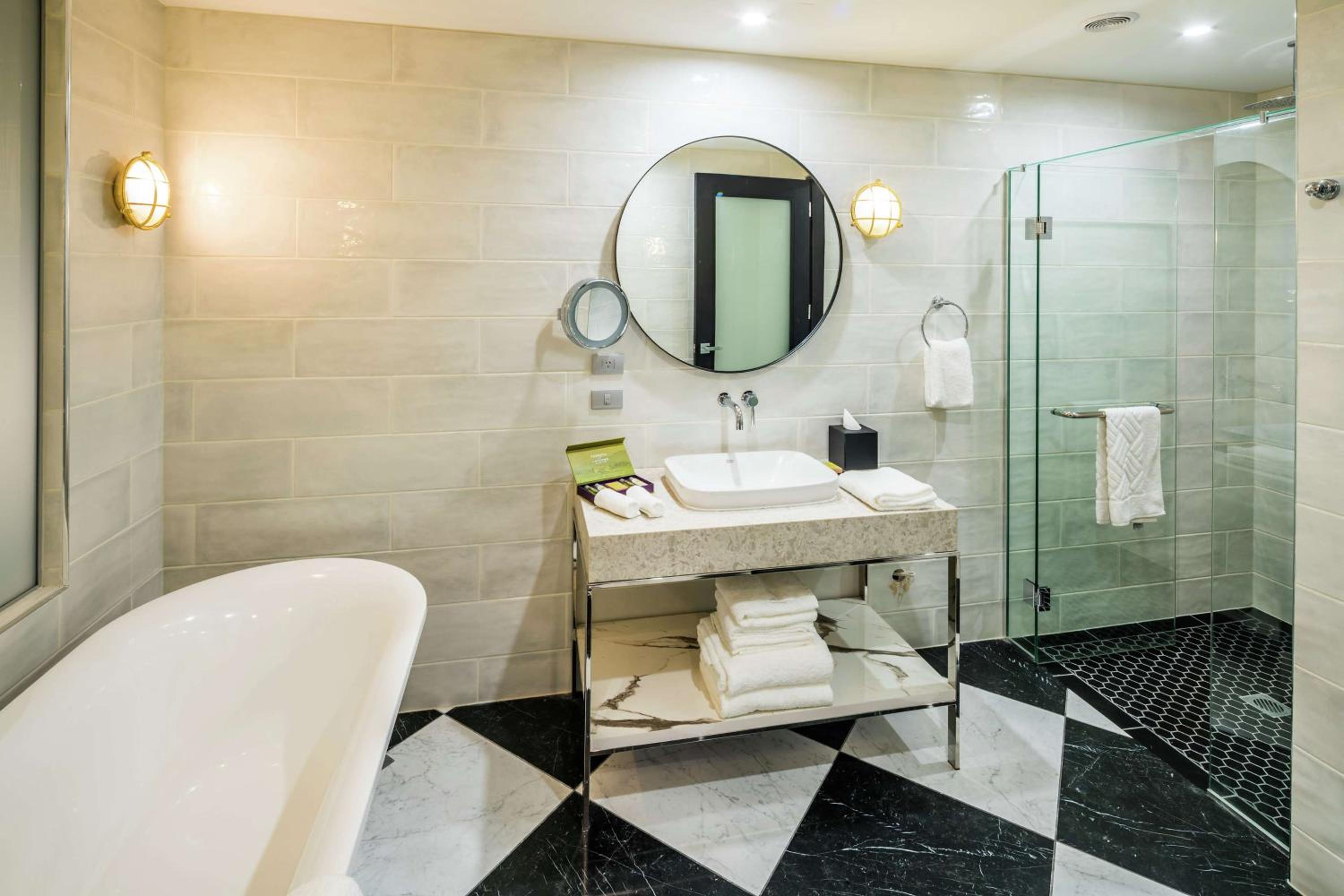 Junior King Suite