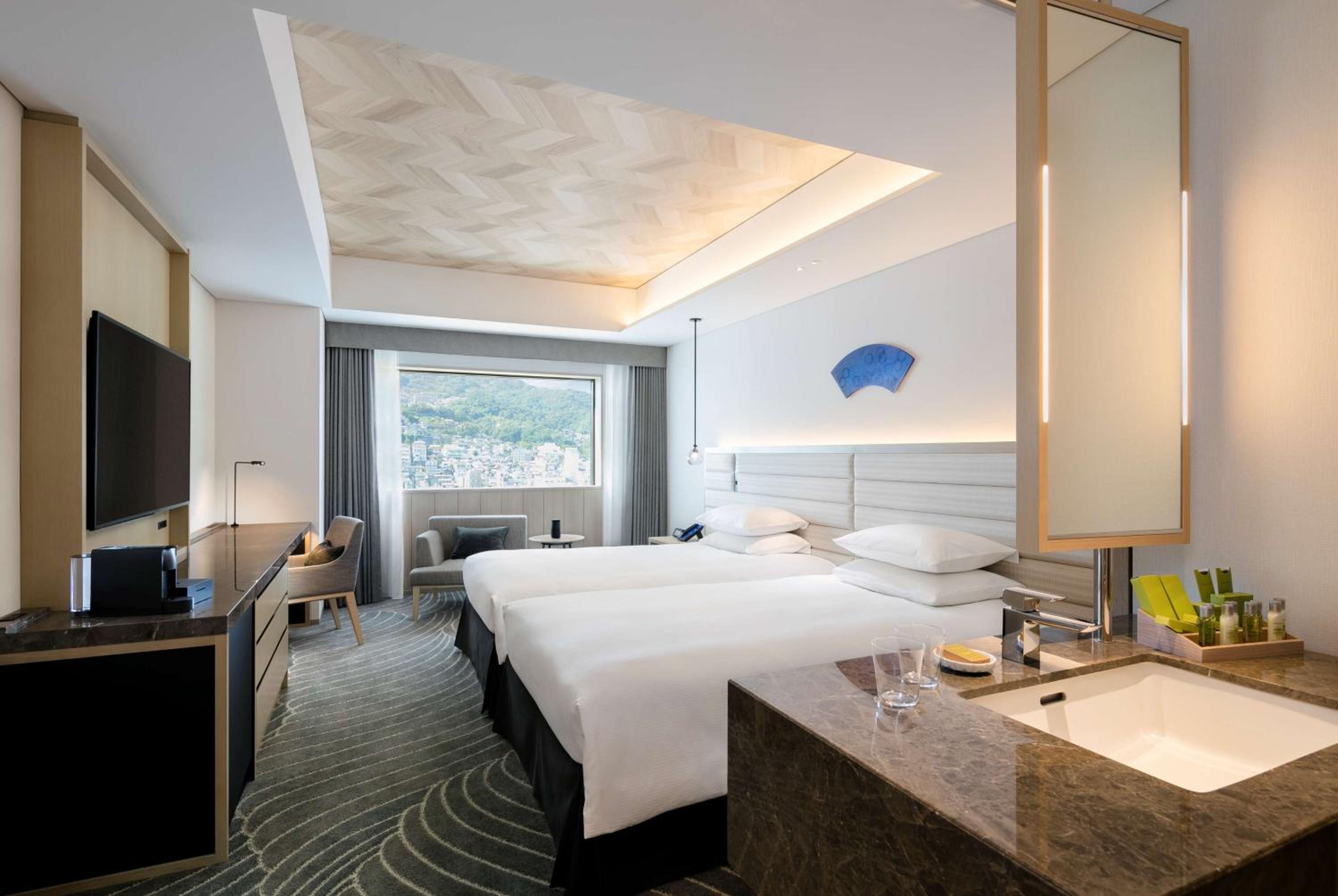 Executive Deluxe Twin Room - Photo 1