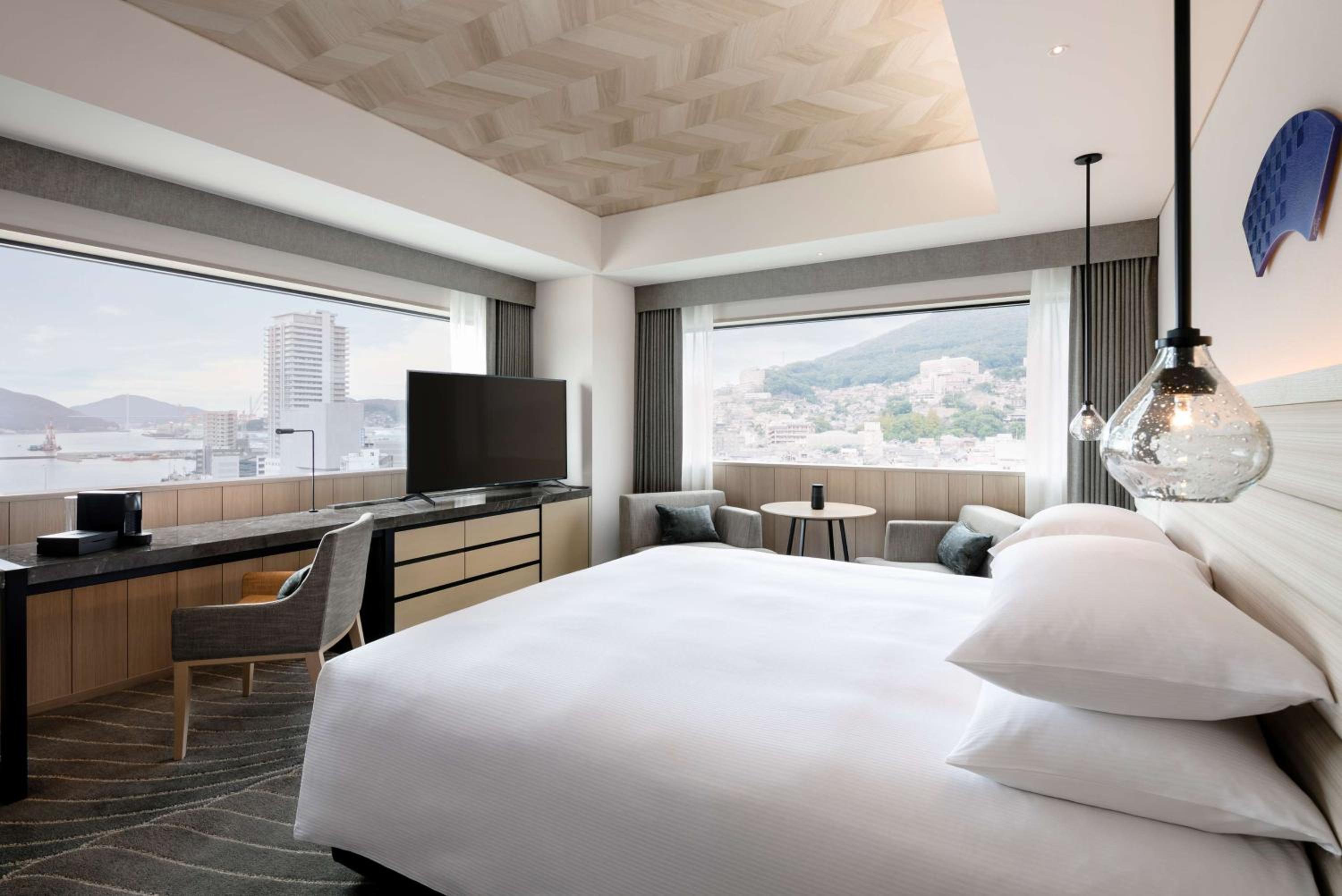 Executive Deluxe Corner King Room