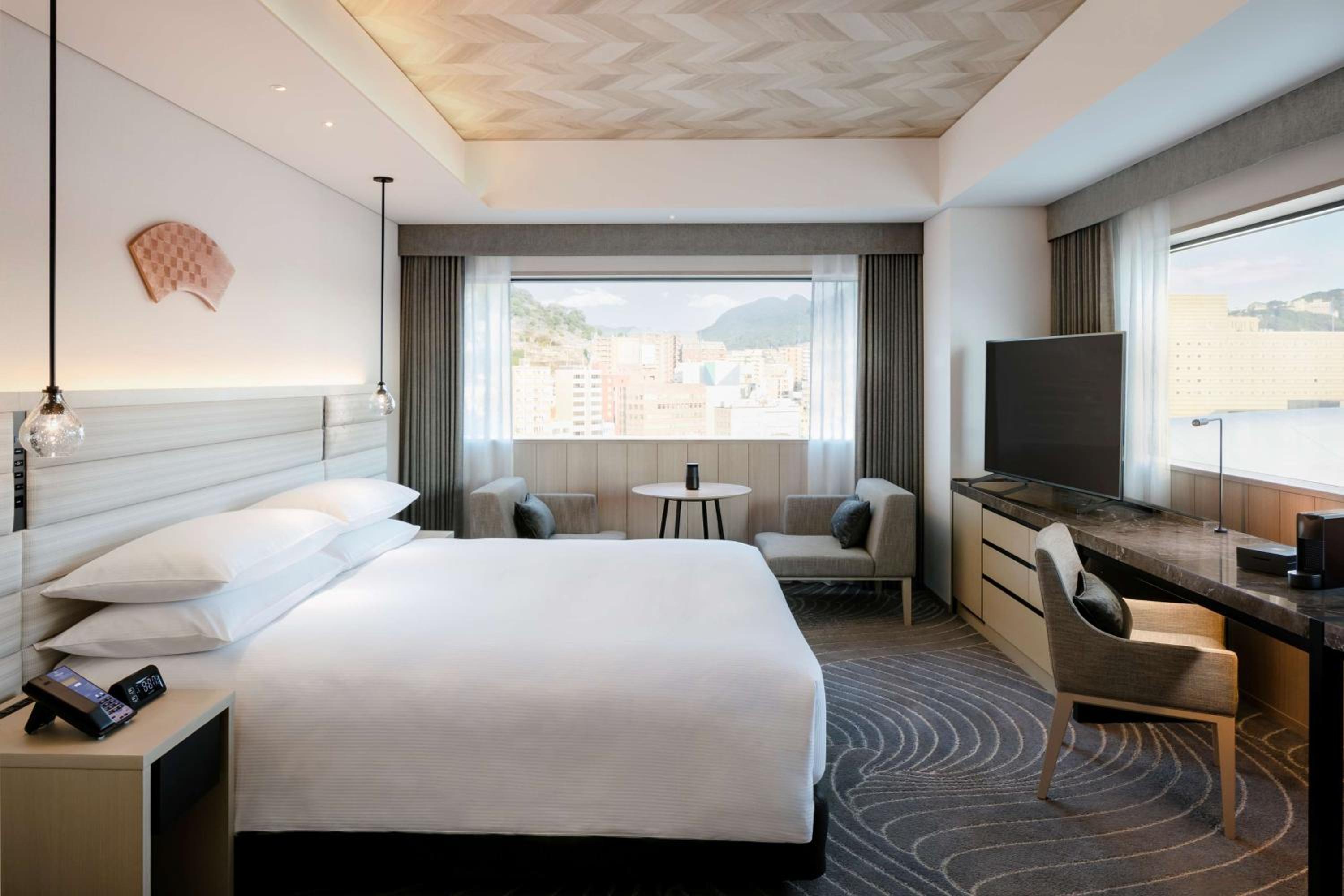 Premium King Room - Photo 2