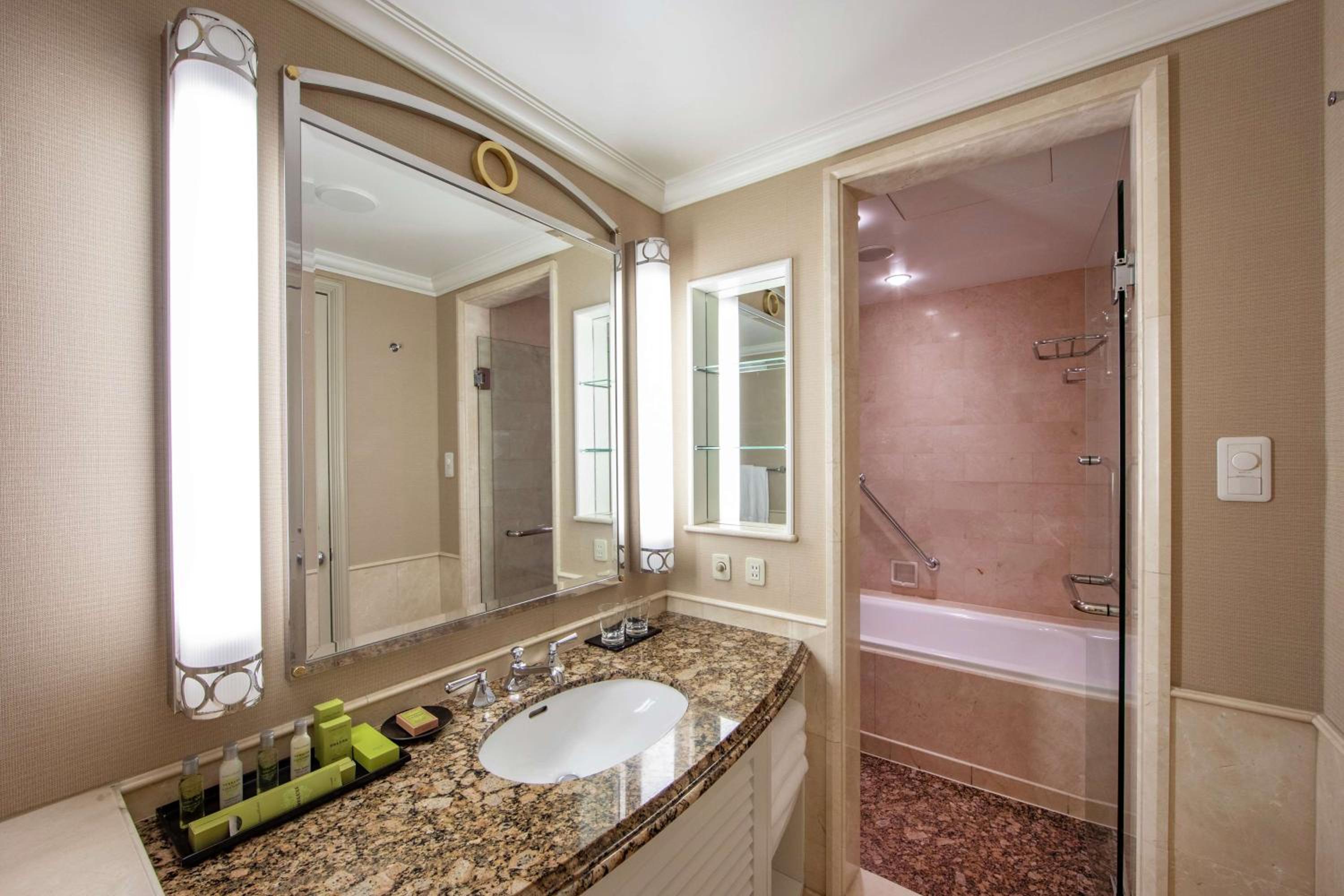 Executive Twin Room - Photo 4