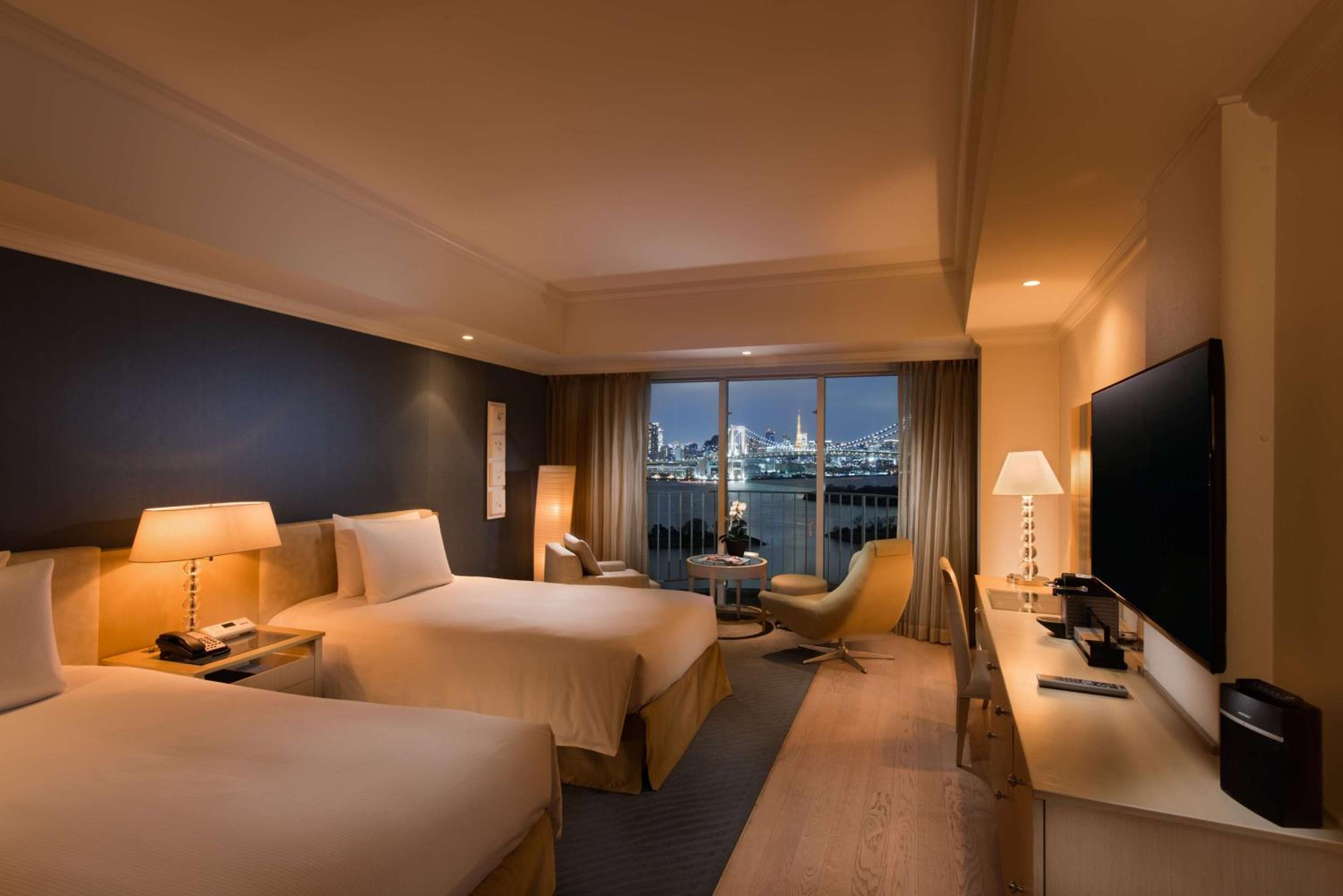Twin Premium Executive - Non-Smoking - 40sqm - Rainbow Bridge View photo 1