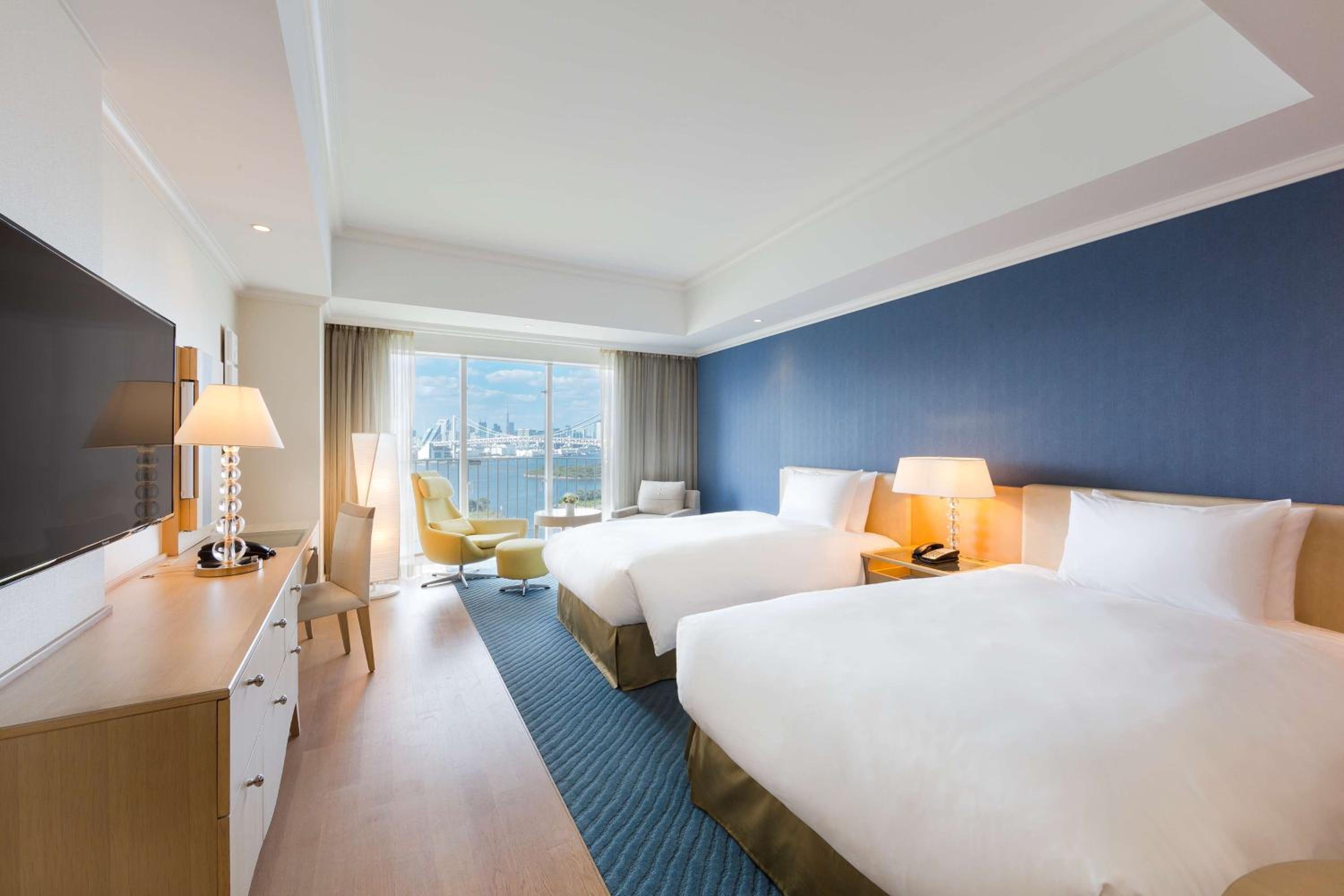 Twin Premium Executive - Non-Smoking - 40sqm - Rainbow Bridge View photo 2
