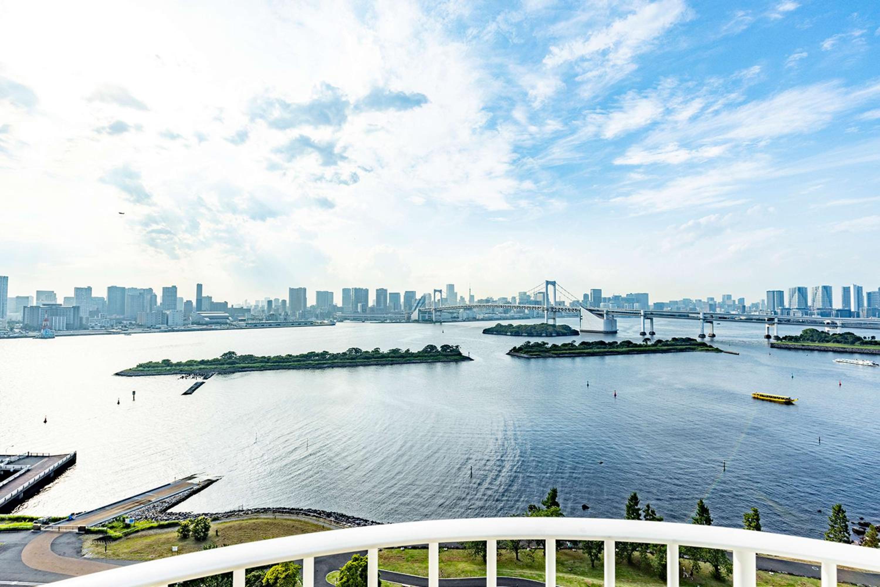 Twin Premium Executive - Non-Smoking - 40sqm - Rainbow Bridge View Twin Premium Executive - Non-Smoking - 40sqm - Rainbow Bridge View