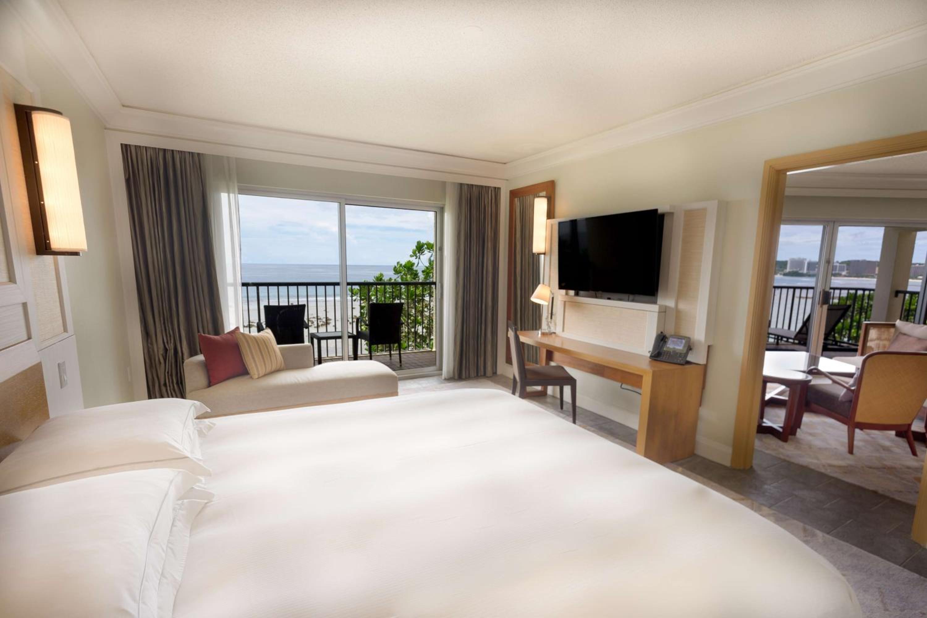 Suite with Lounge Access photo 2