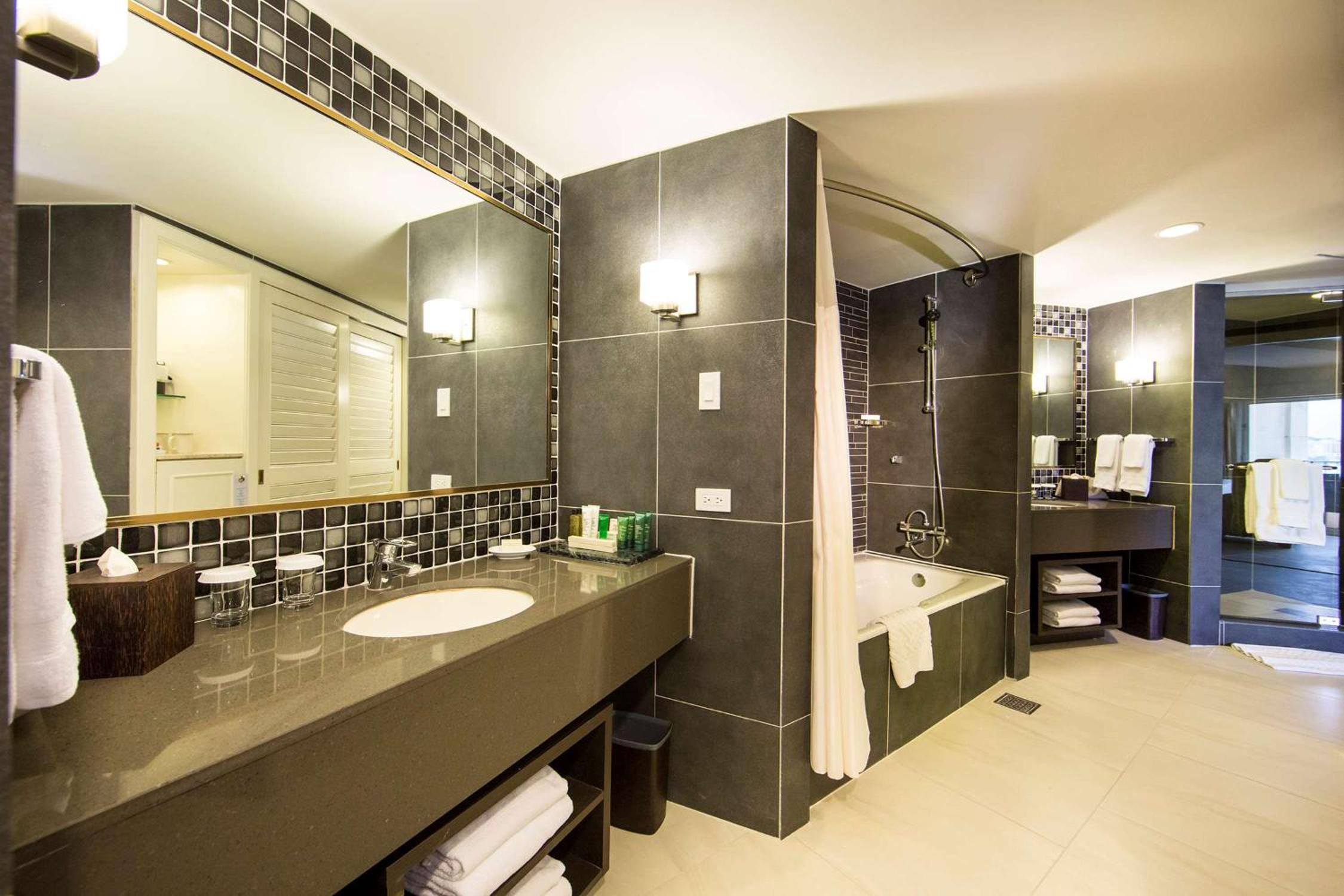 Main Junior Suite - Photo 3