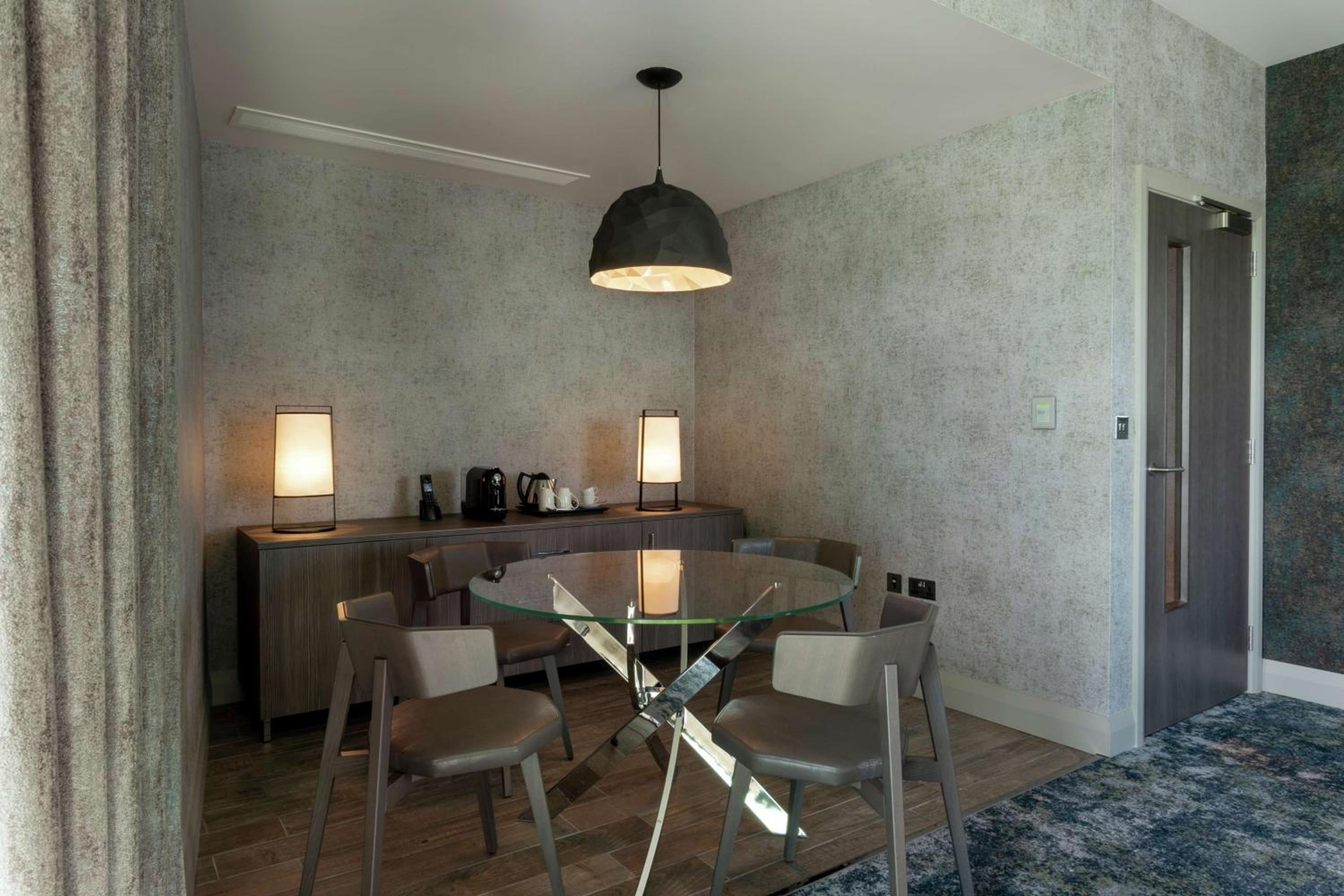 Junior King Suite - Lounge Access - Photo 8