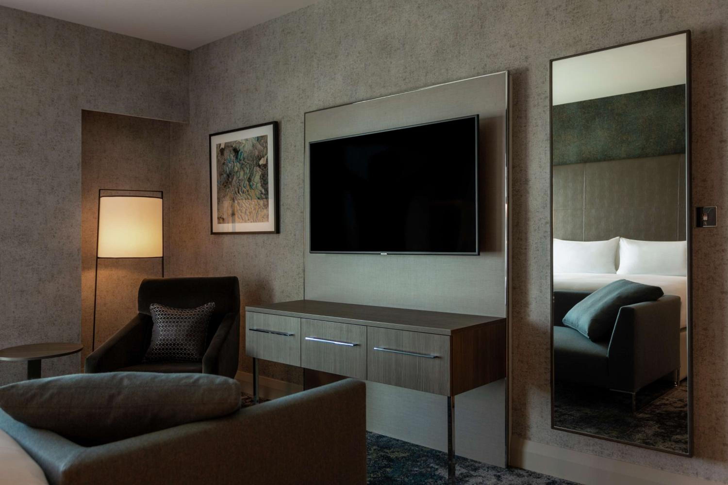 Junior King Suite - Lounge Access - Photo 6