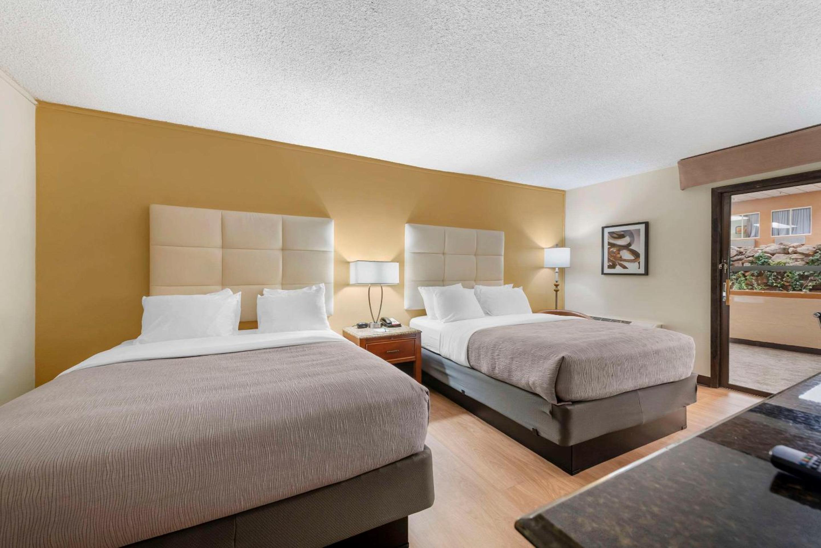 Double Room with Two Double Beds - Non-Smoking - Photo 1