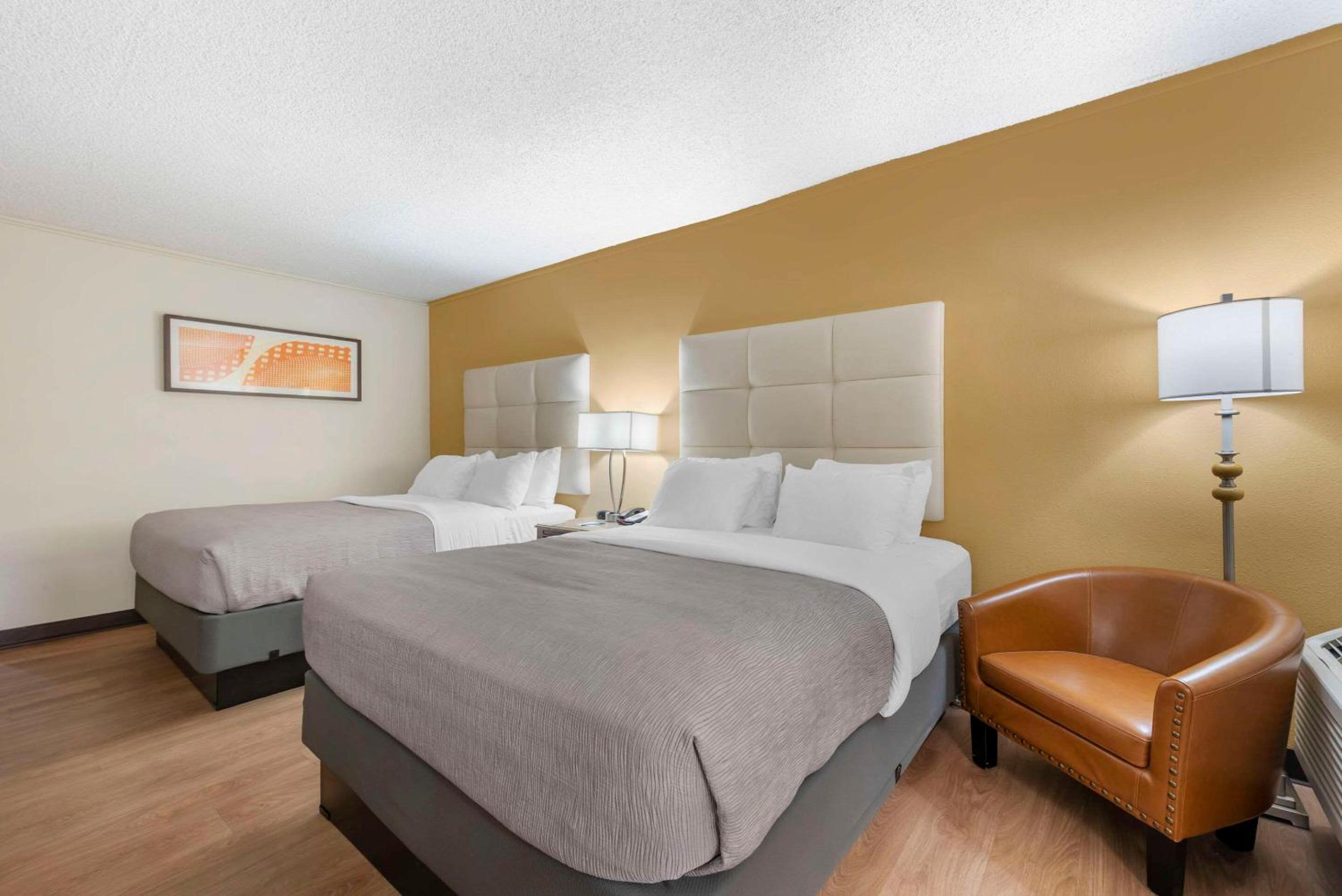 Double Room with Two Double Beds - Non-Smoking - Photo 3