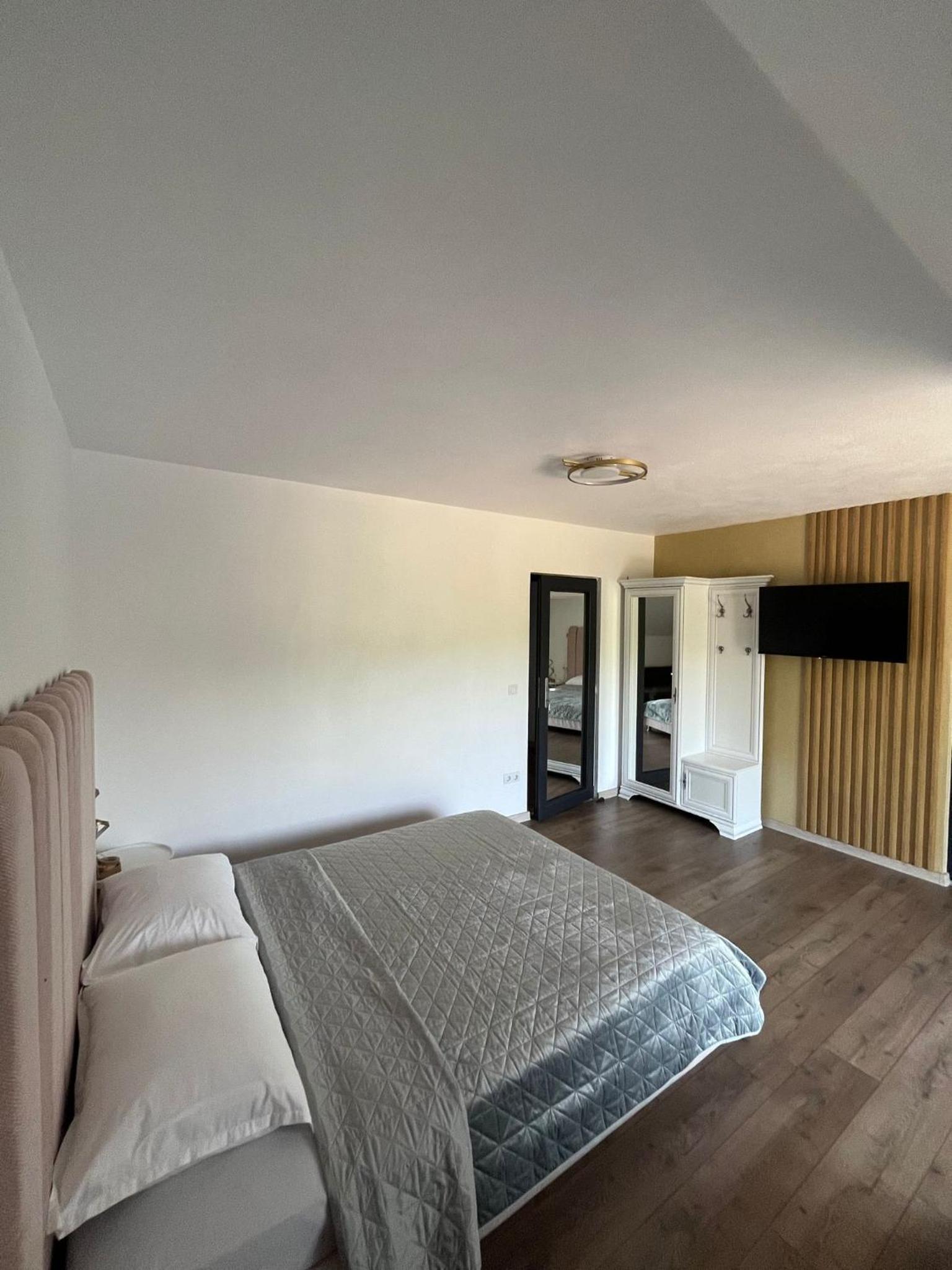 Double Room With Balcony (2 Adults + 1 Child) photo 3