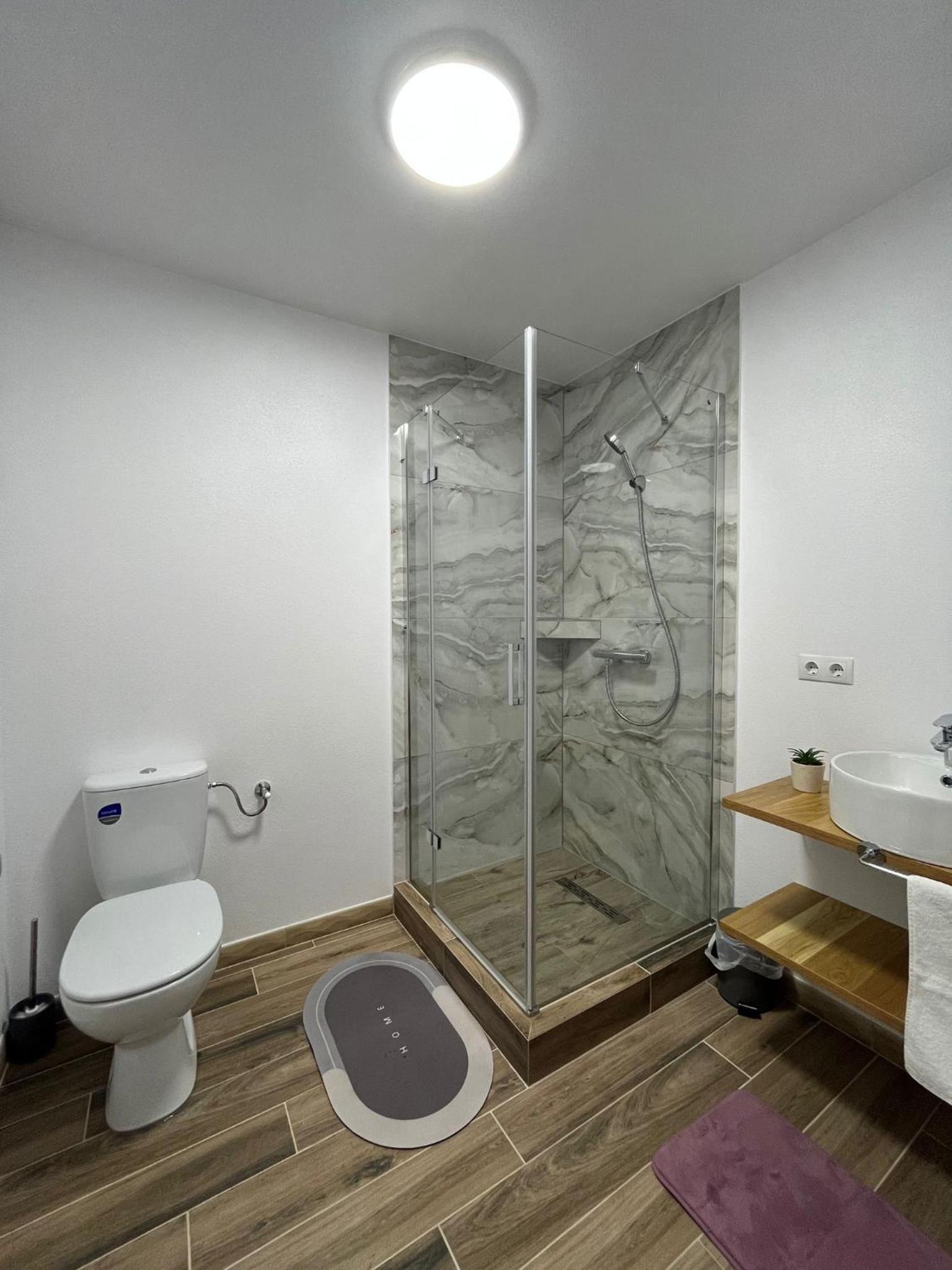 Deluxe Room (2 Adults + 1 Child) photo 3