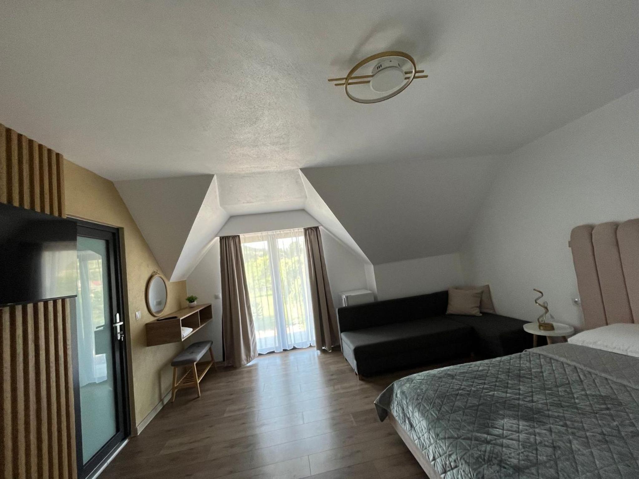 Double Room With Balcony (2 Adults + 1 Child) photo 2