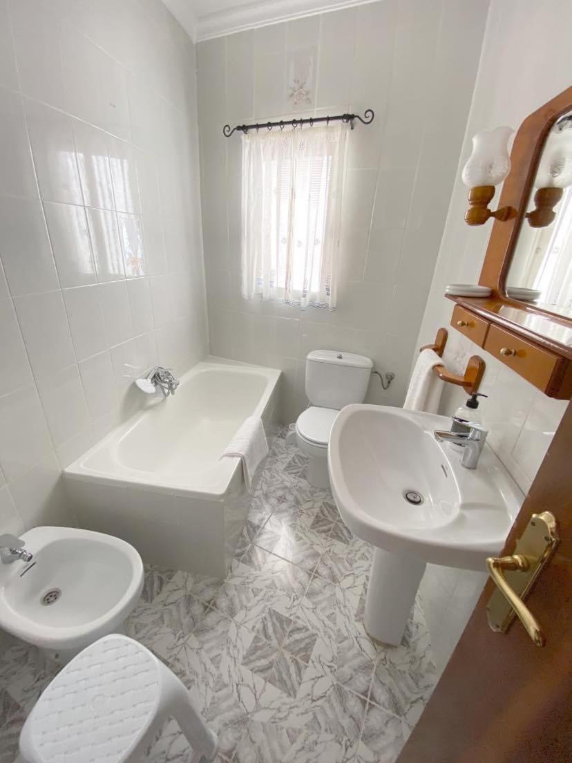 Three-Bedroom House photo 3