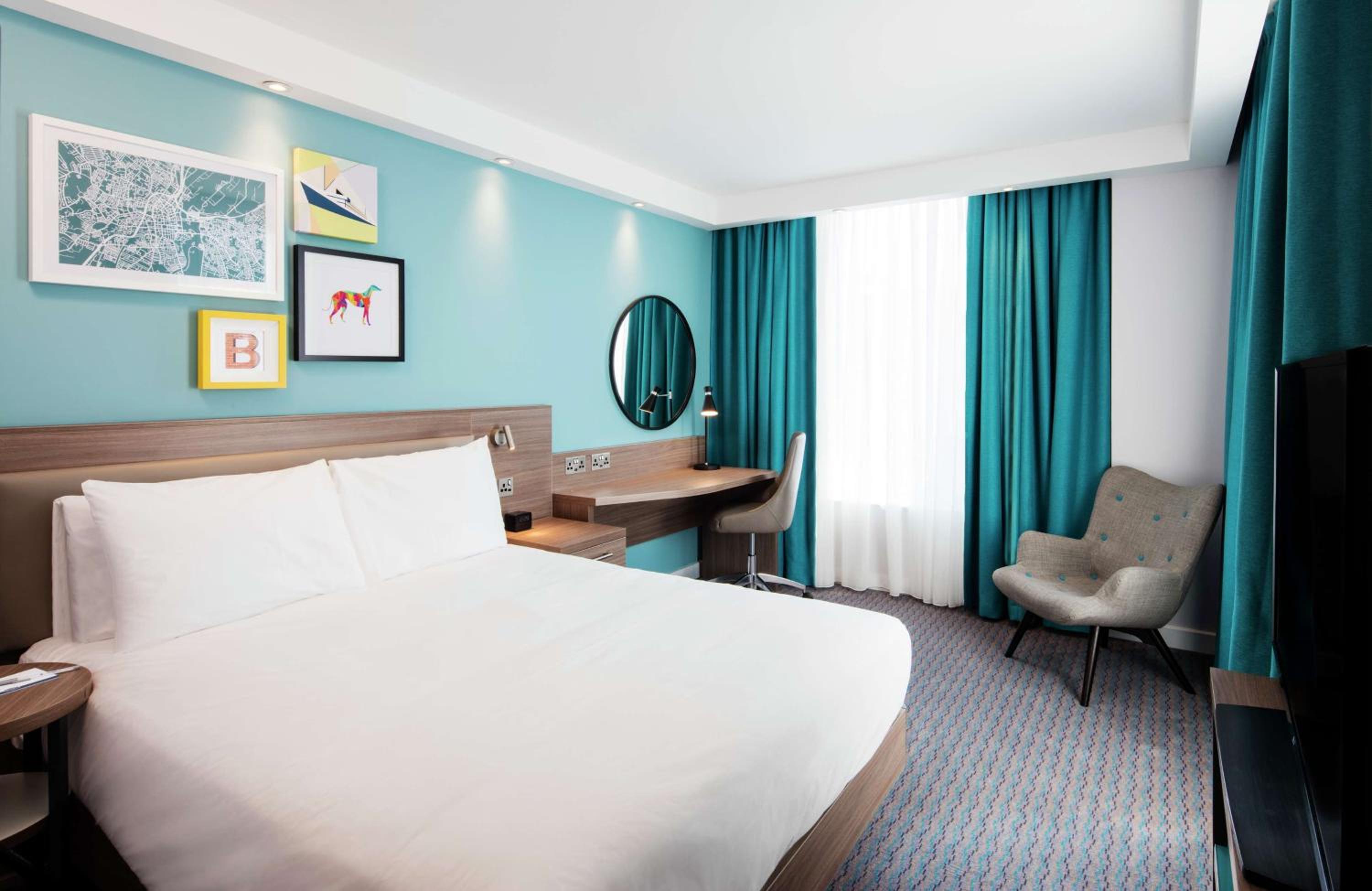 Corner Queen Room photo 1