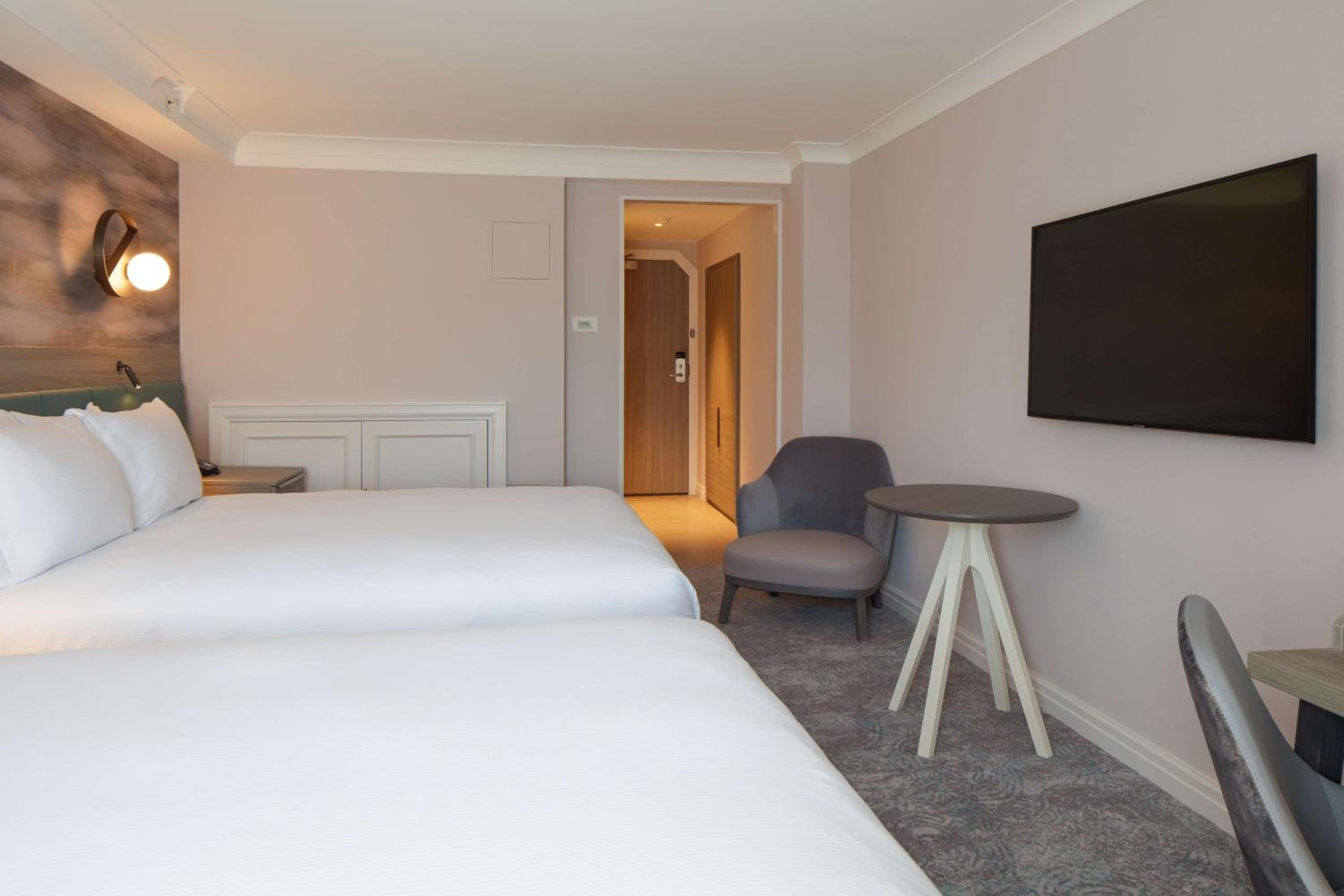 Superior Queen Room with Two Queen Beds - Photo 6
