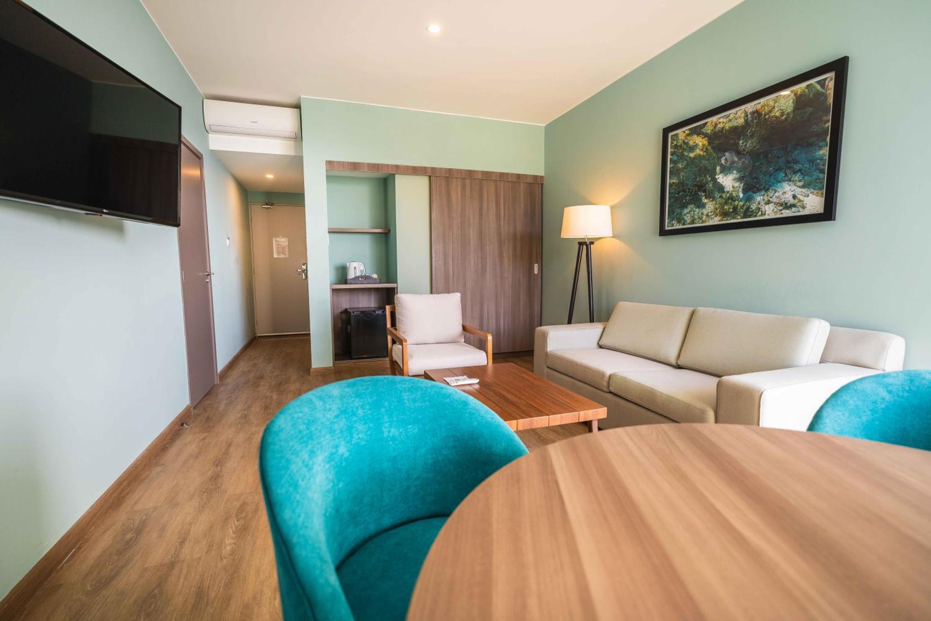 Suite - Photo 5