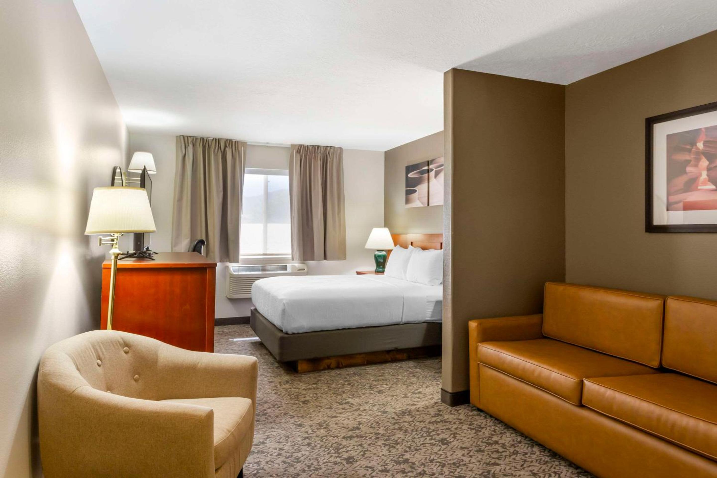 Queen Suite - Photo 7
