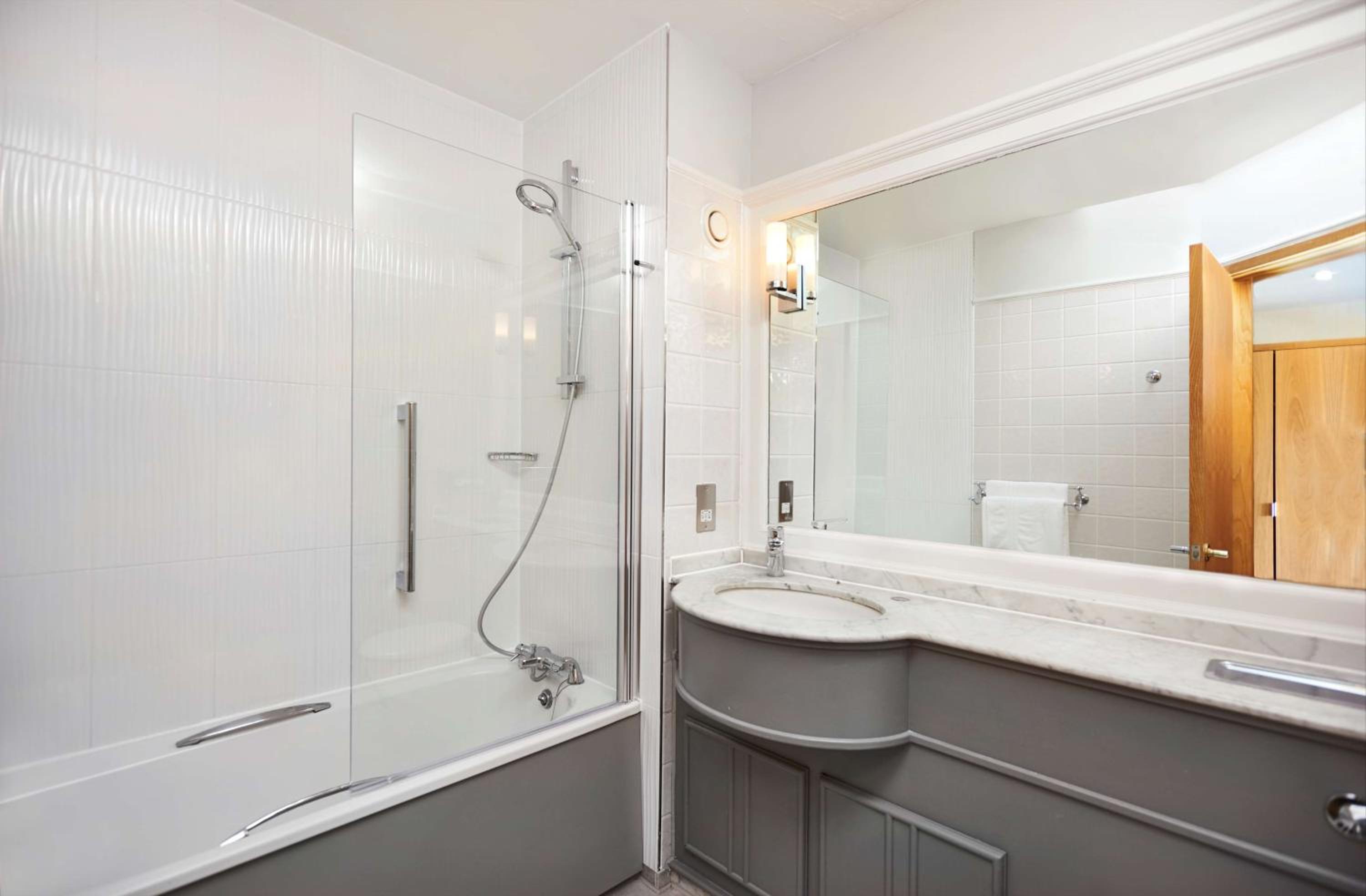 King Guest Room - Photo 5