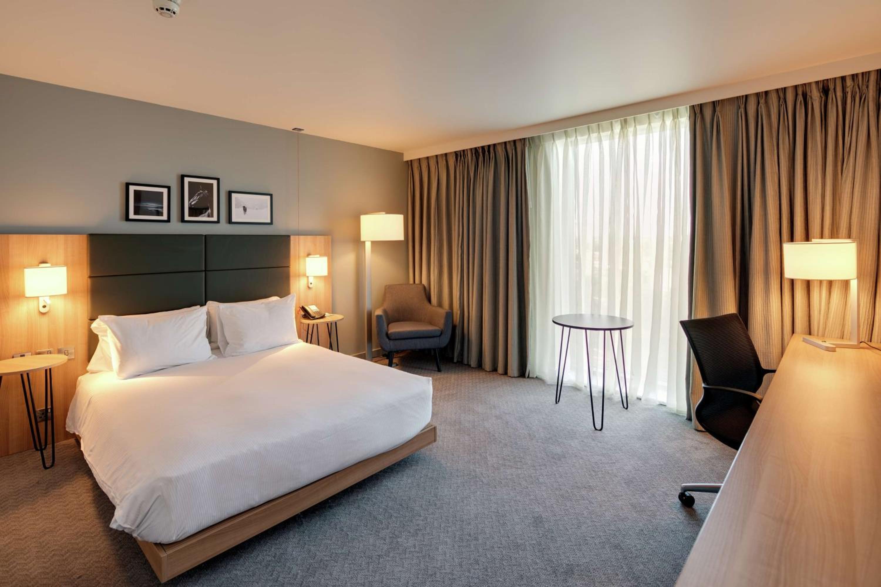 Queen Room - Accessible