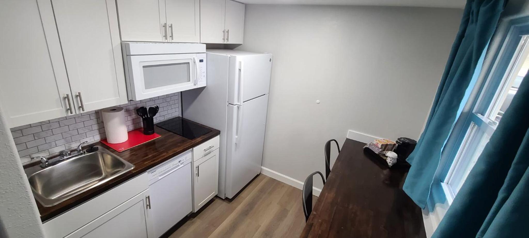 Deluxe Family Suite - Photo 4