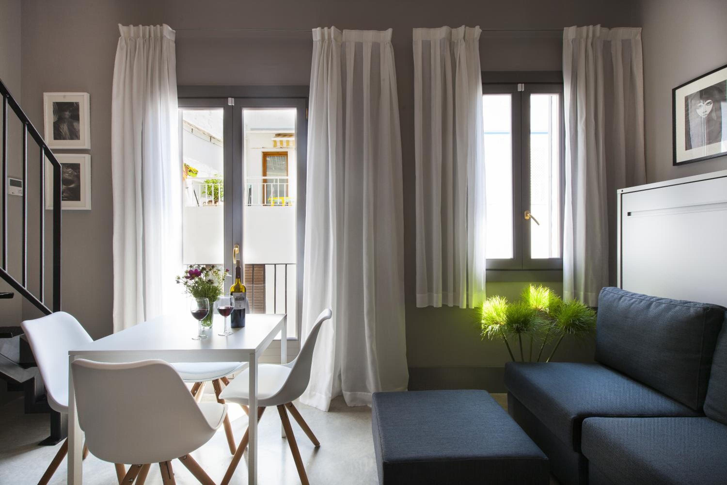 Estudio Deluxe con Balcón