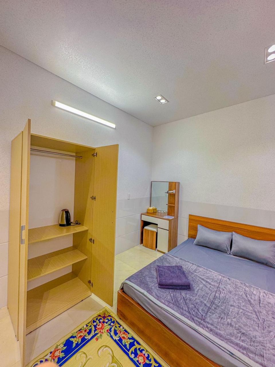 Deluxe King Room photo 1