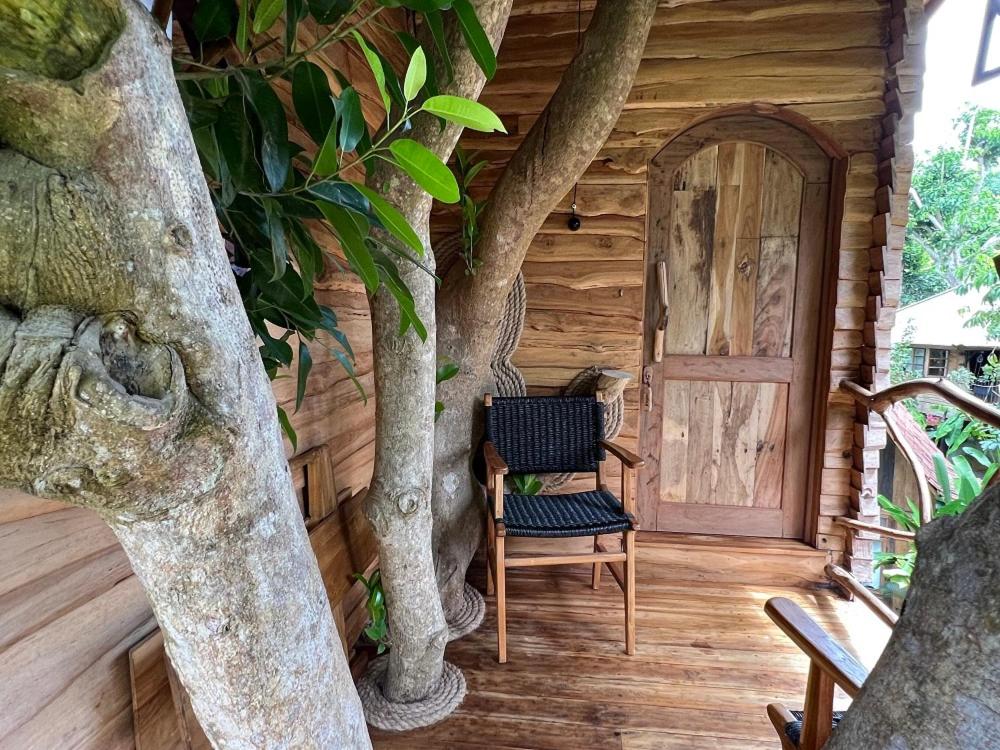 Deluxe Double Room with Balcony - Photo 7