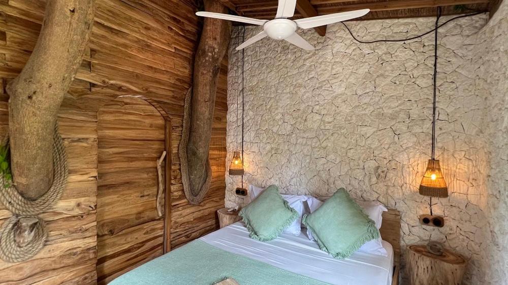 Deluxe Double Room with Balcony - Photo 9