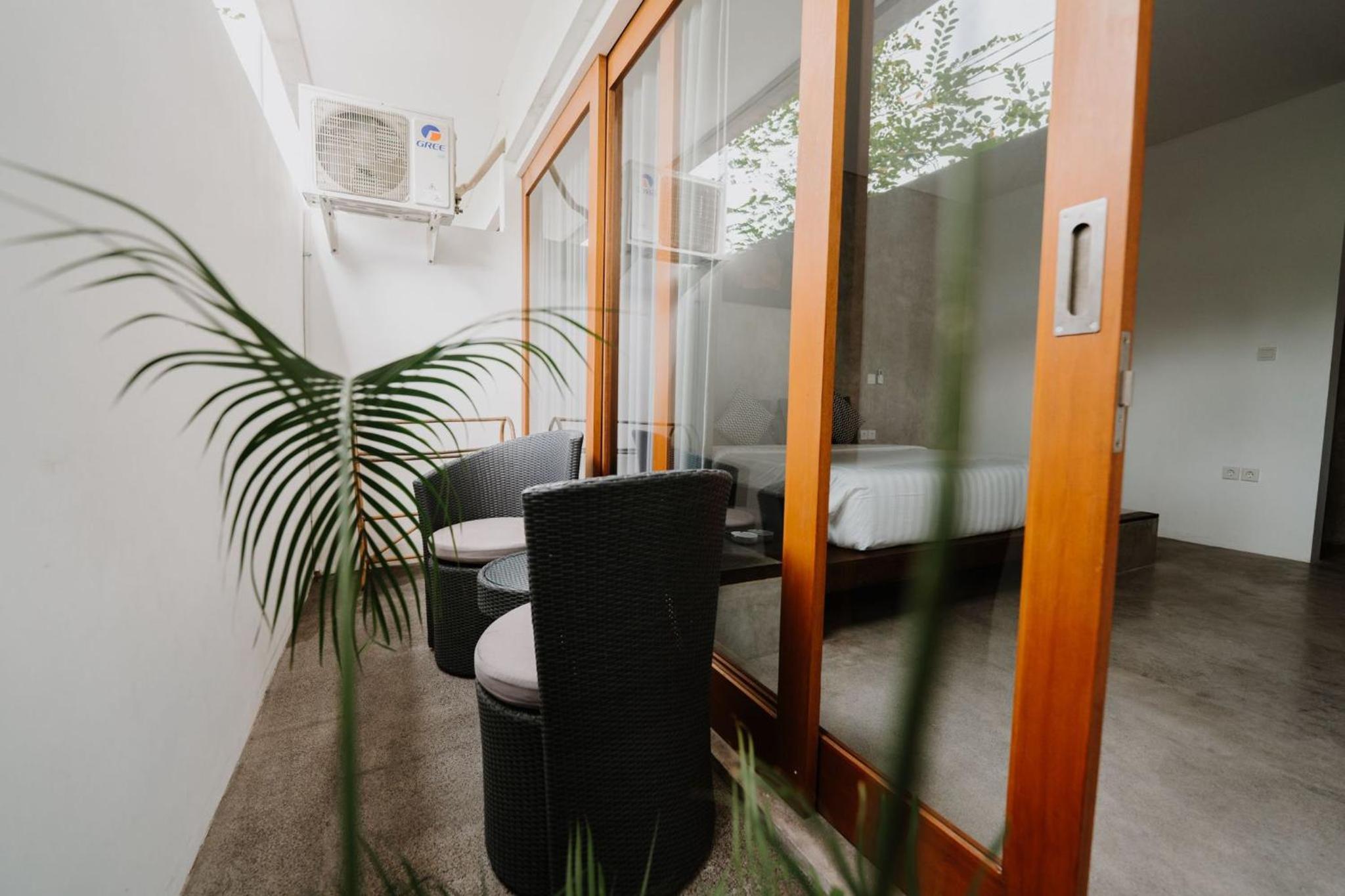 Standard Suite - Photo 2
