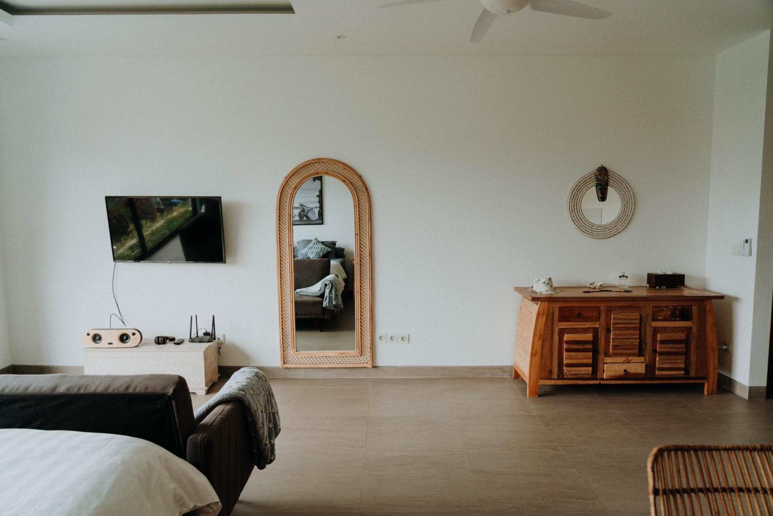 One-Bedroom Apartment - Photo 5