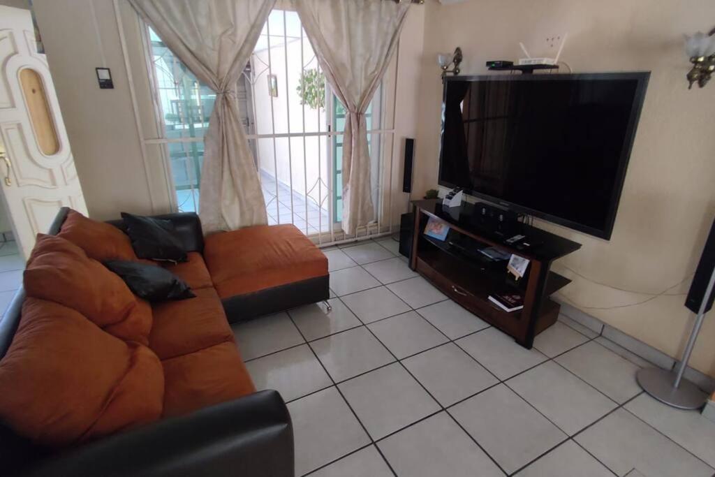 One-Bedroom House photo 3