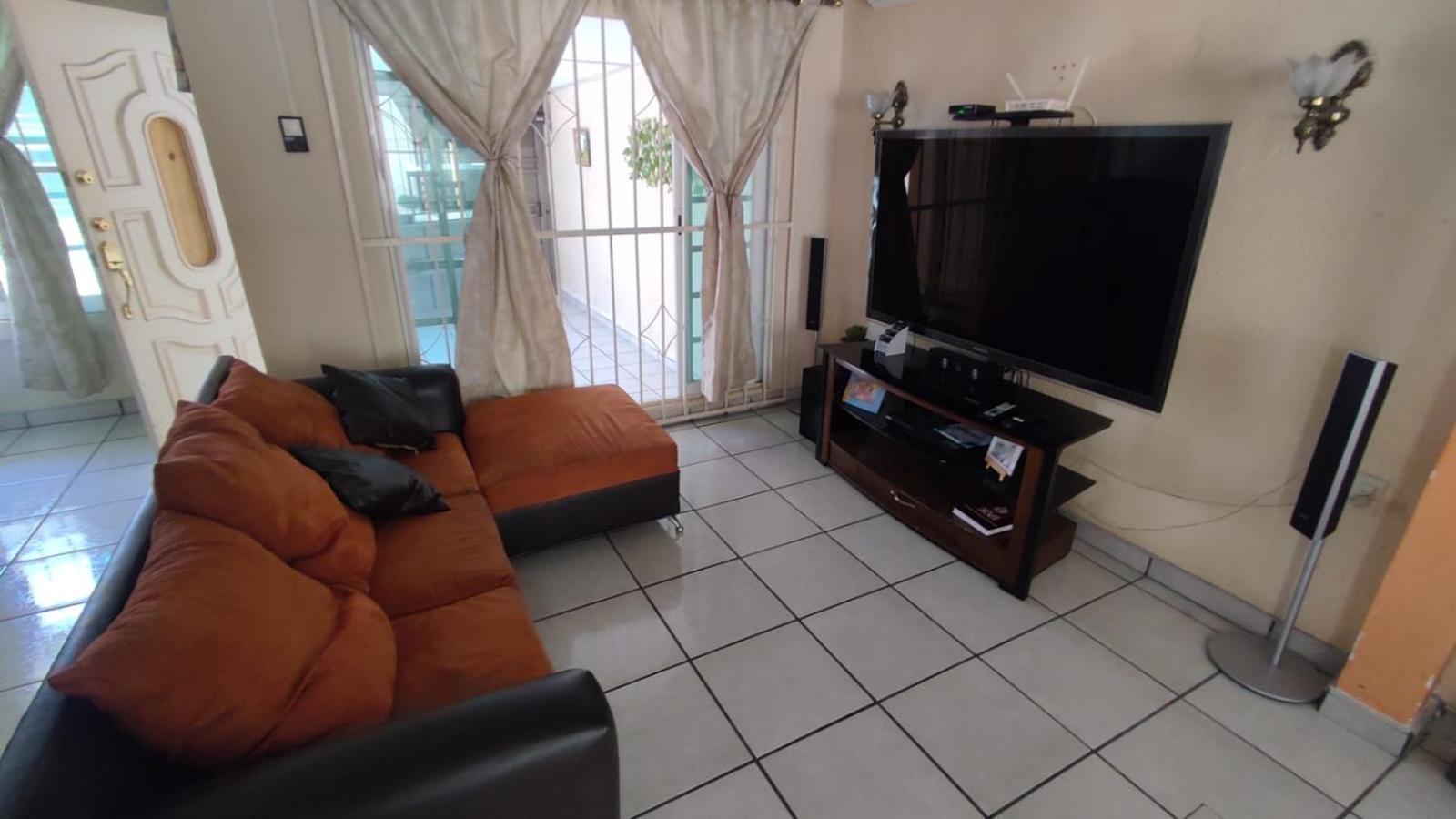 One-Bedroom House photo 2