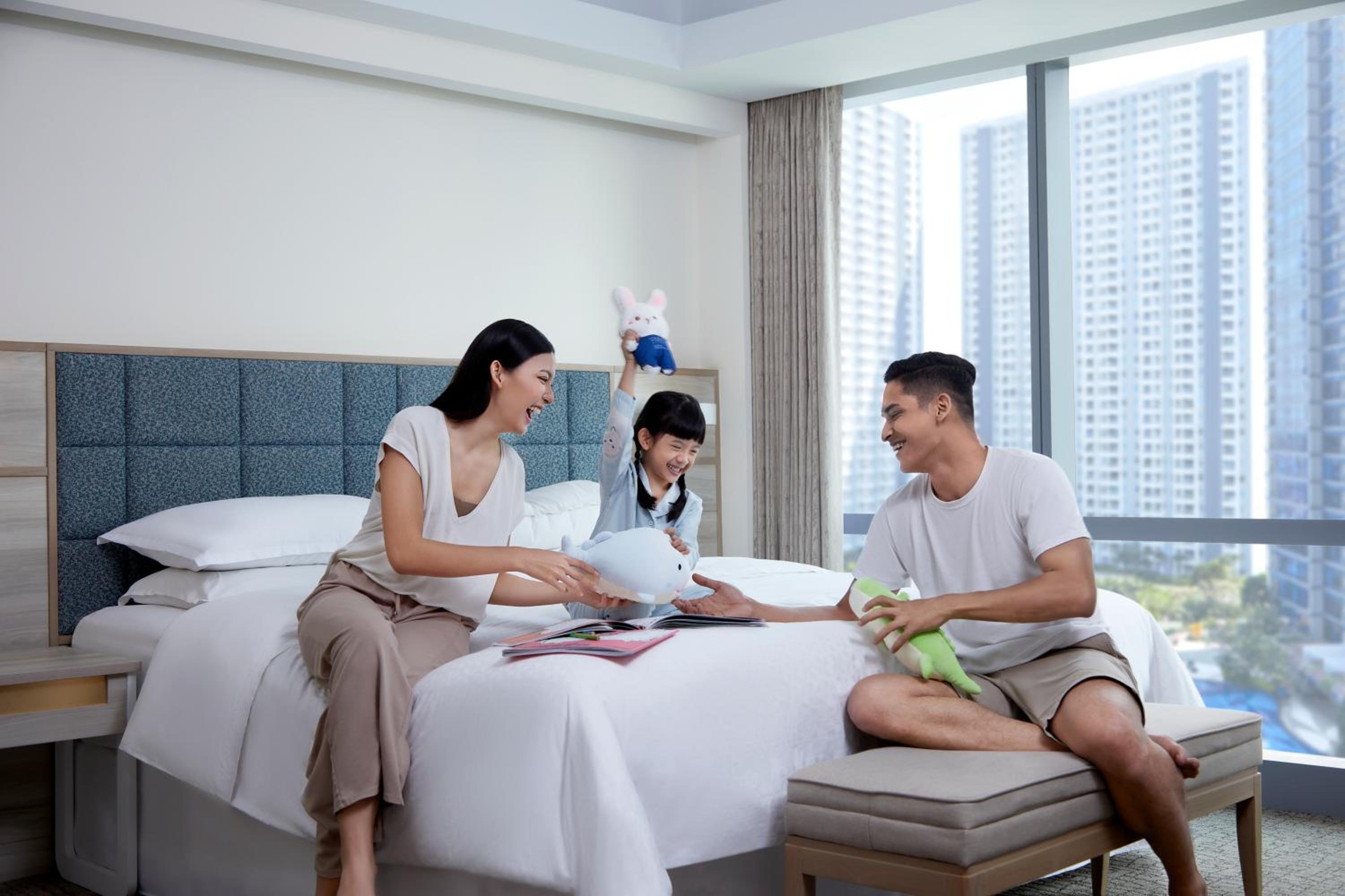 Premium Deluxe, Guest room, 1 King - Photo 3