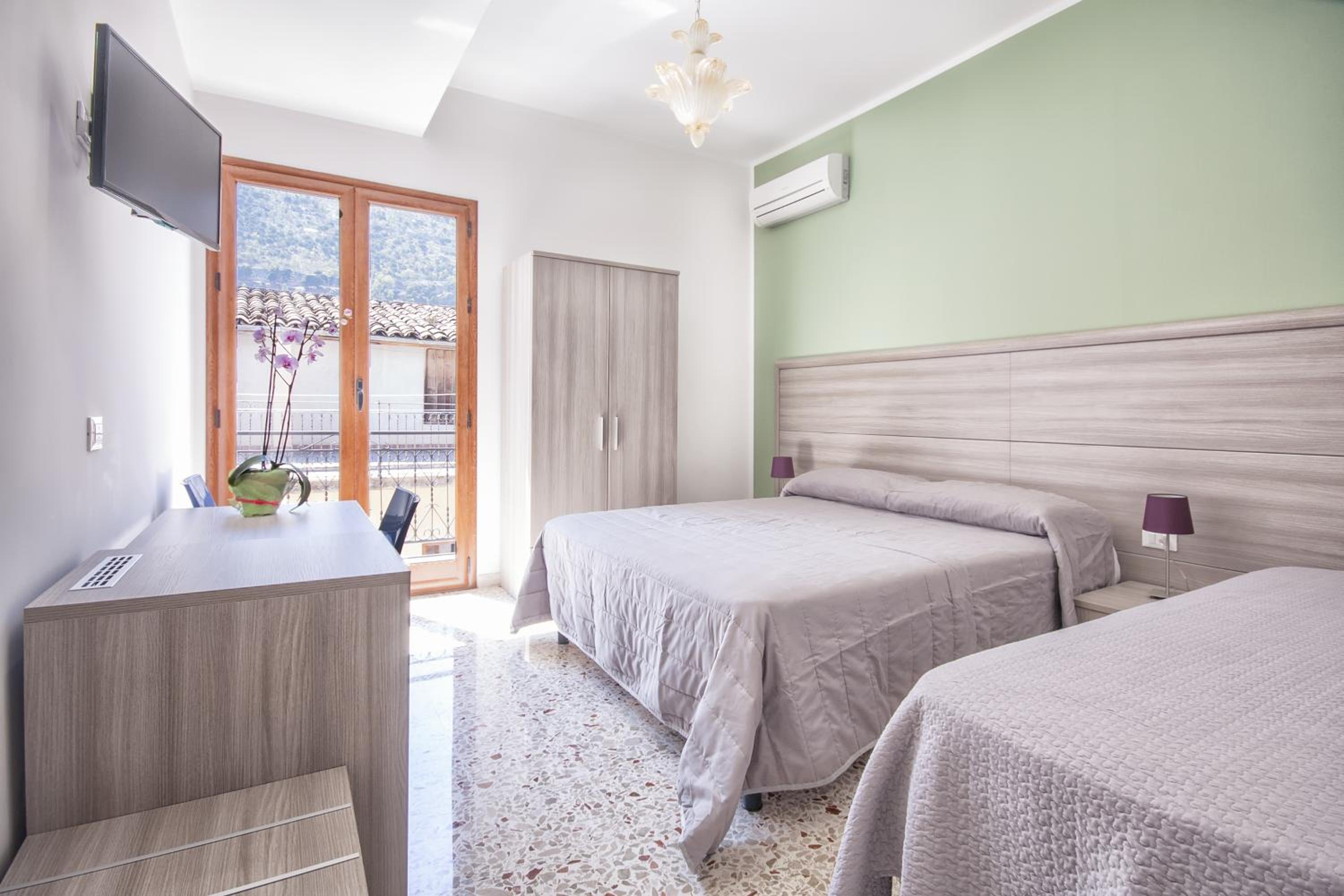 Triple Room with City View