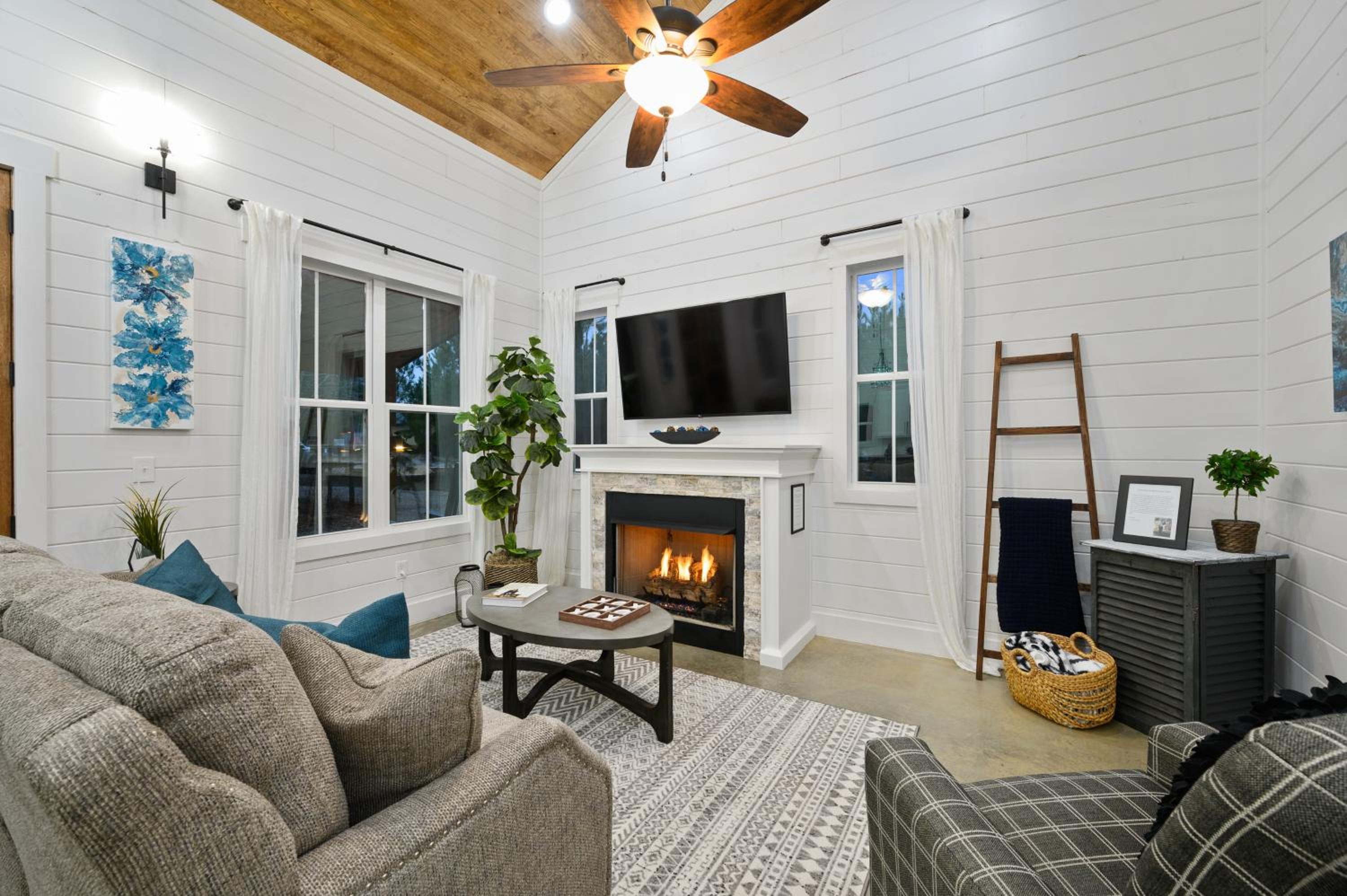 Two-Bedroom House photo 3