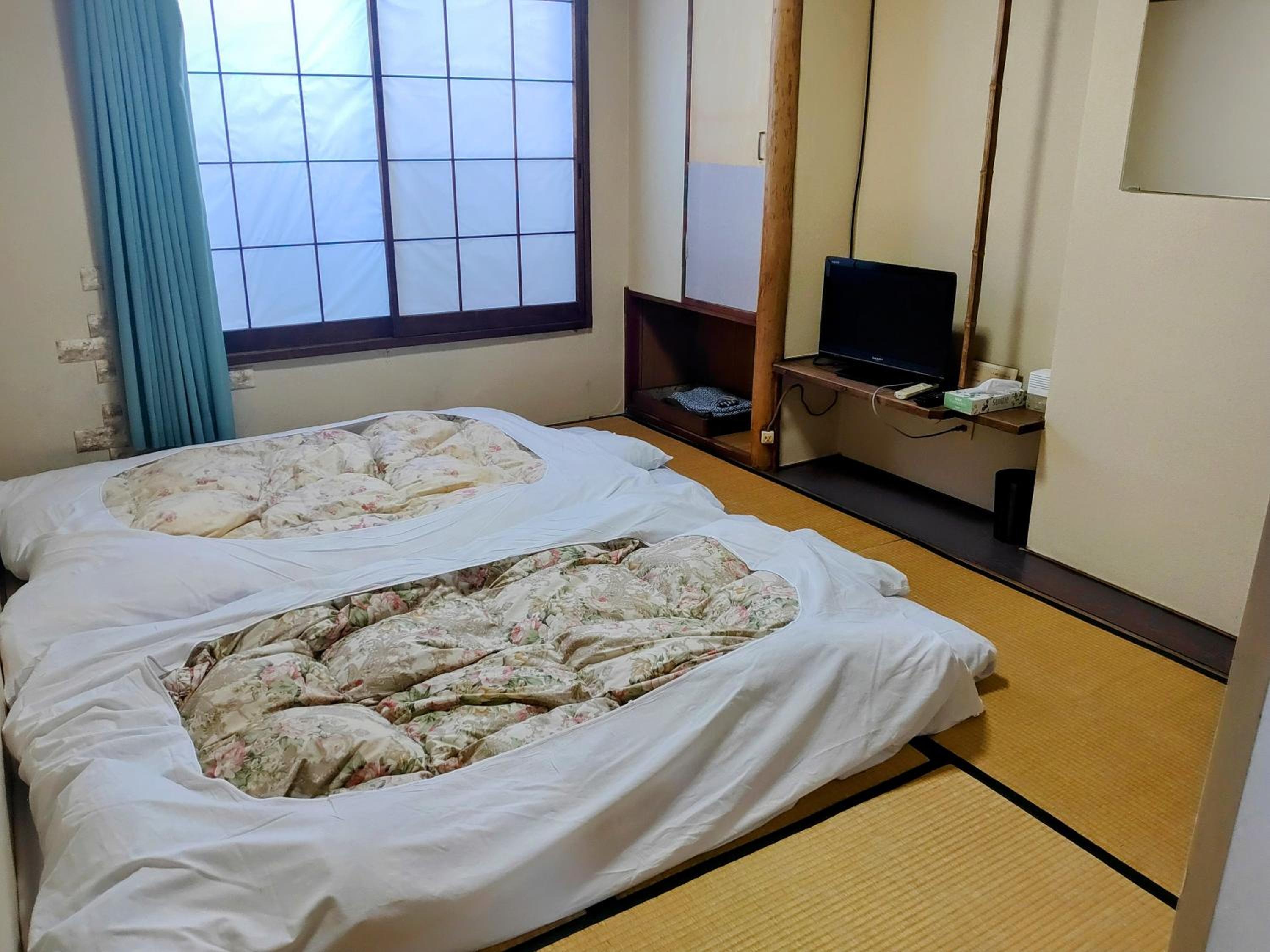 Twin Room with Shared Toilet