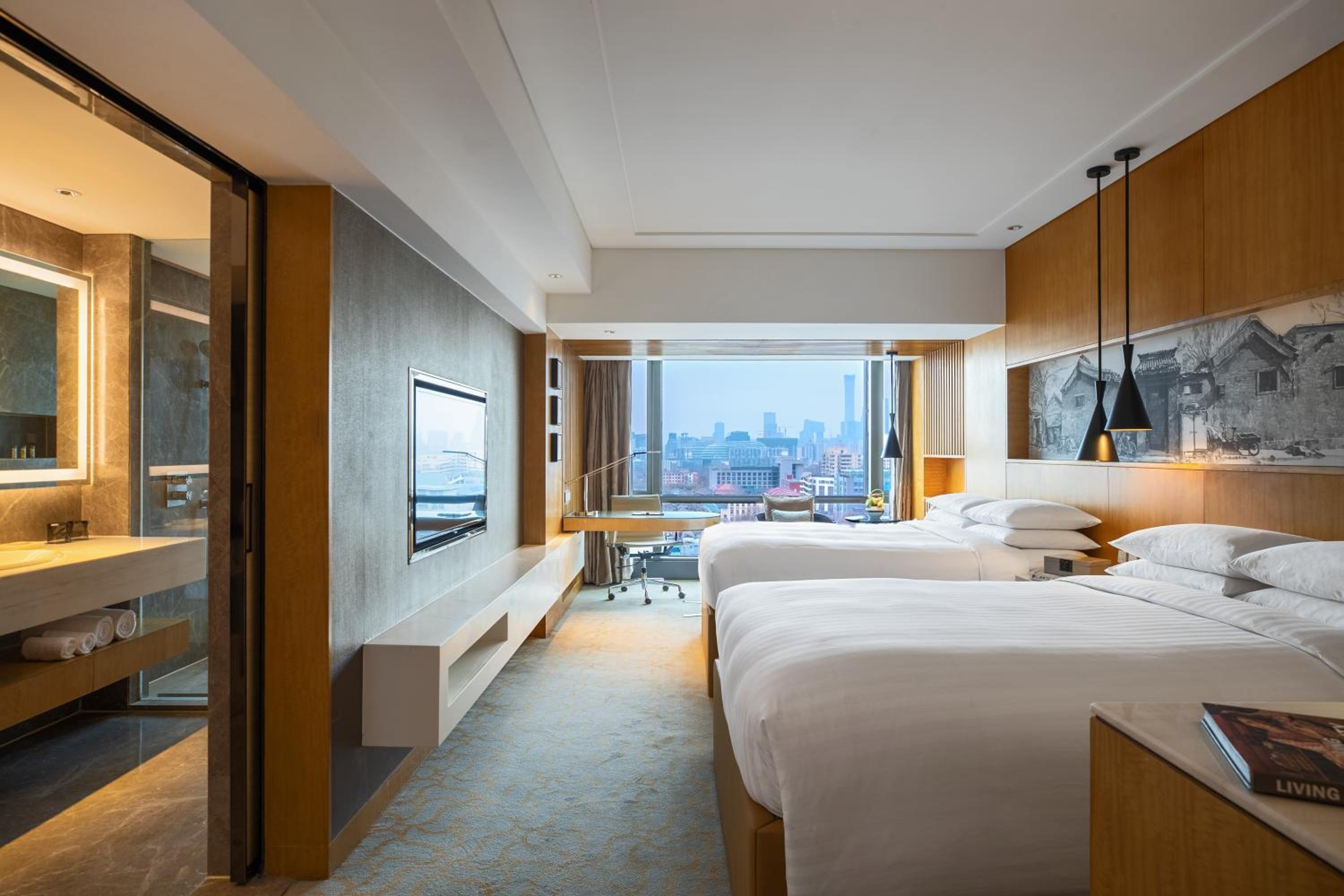 Double Room with Two Double Beds and City View on High Floor - Photo 3