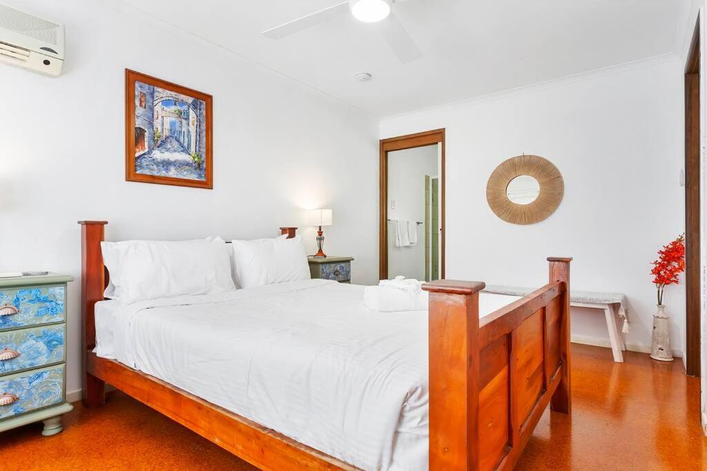 Four-Bedroom House photo 1