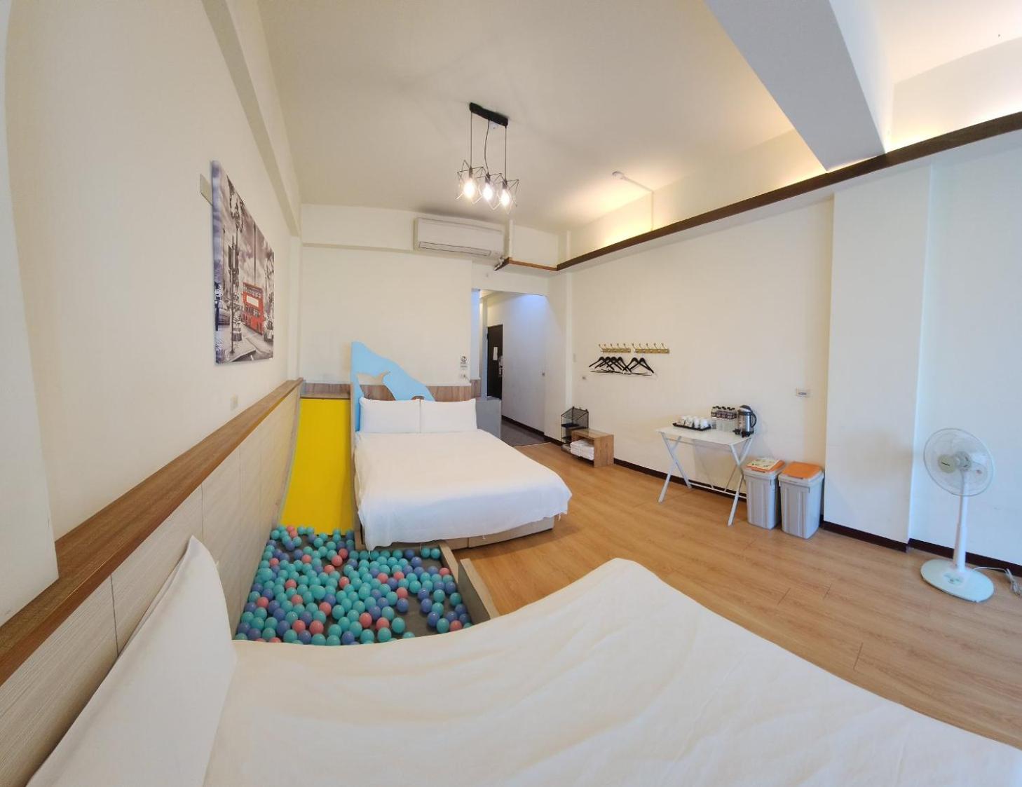 8 People Family Room