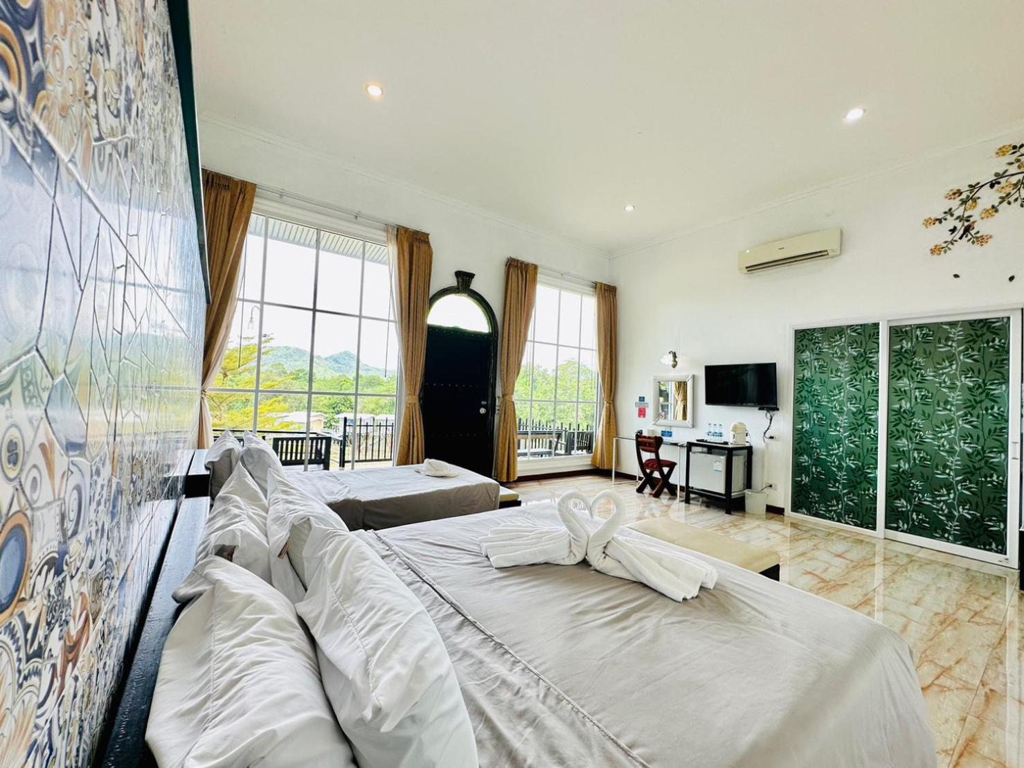 Deluxe Family Room