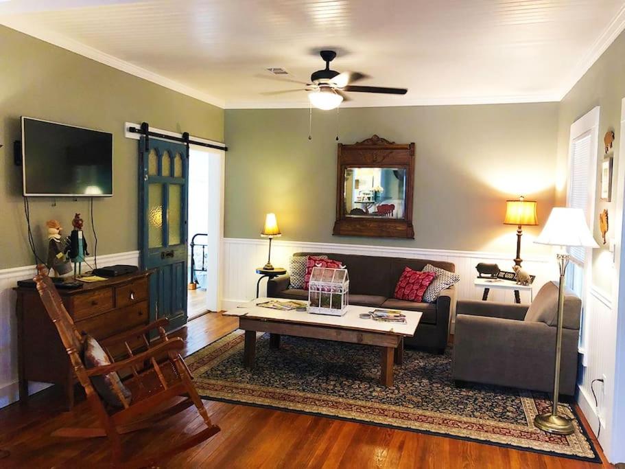 Three-Bedroom House photo 3