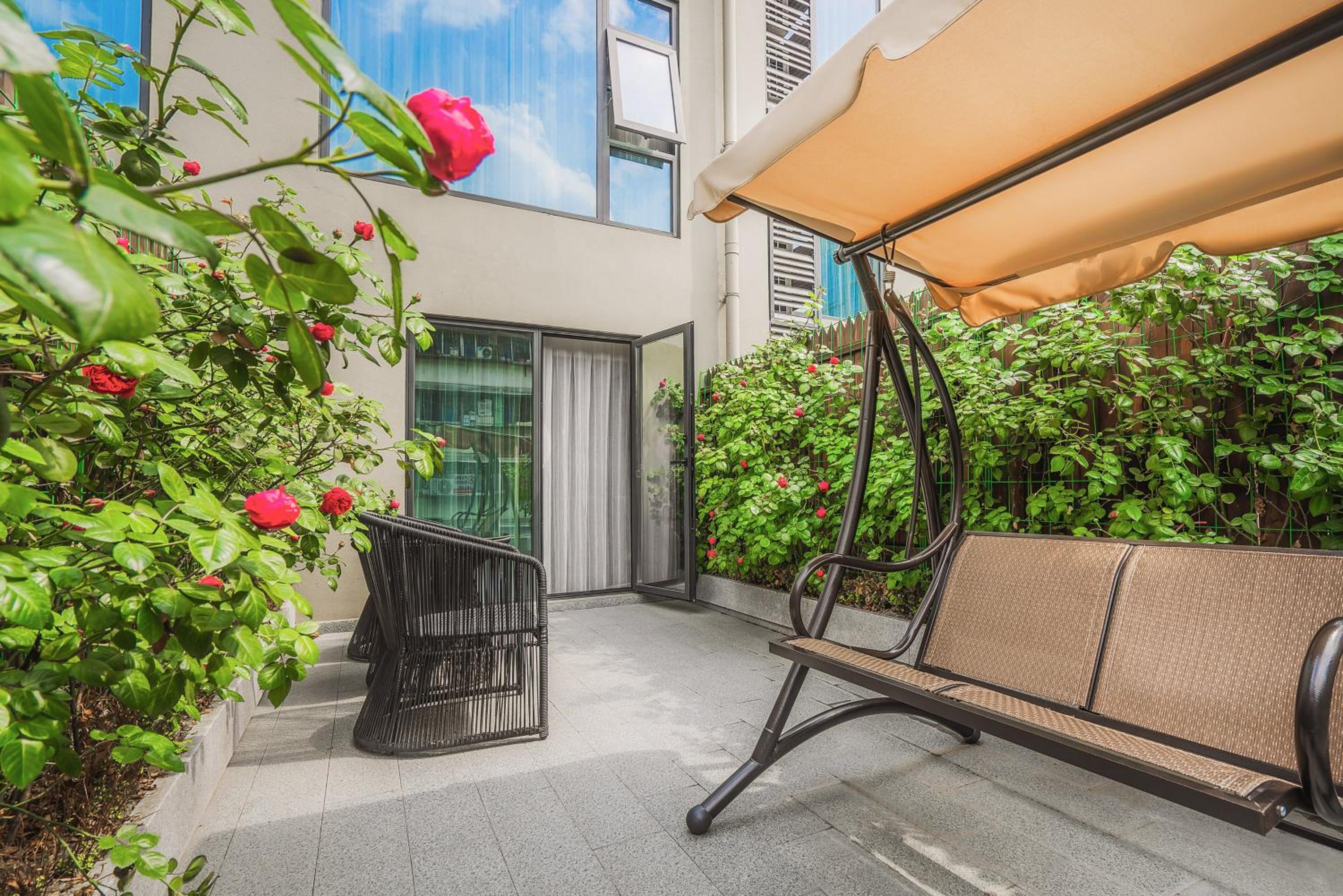 Deluxe Double Room with Two Double Beds and Balcony photo 3